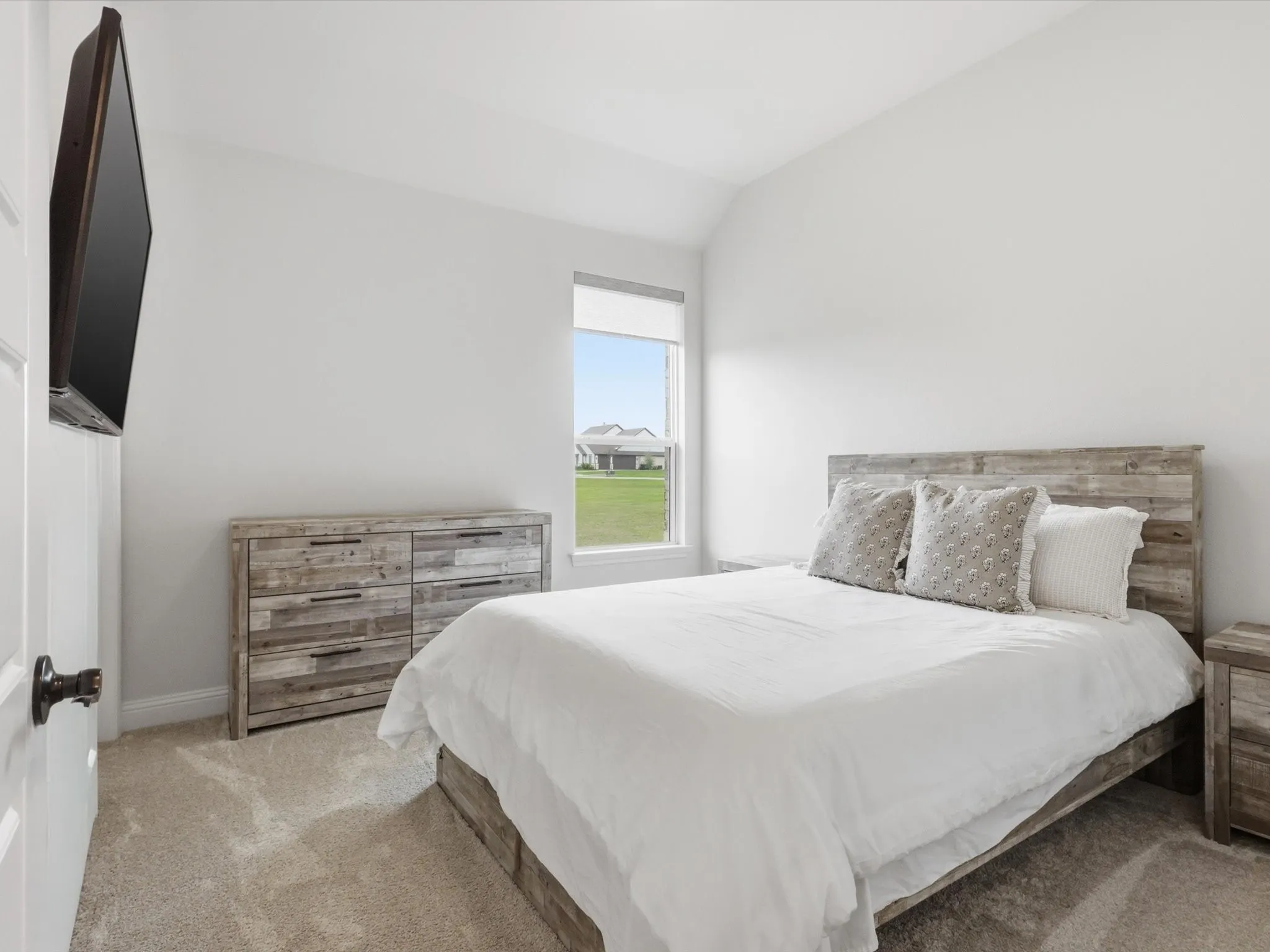 Single Family Residence For Sale in Grayson County , 300 Waterview Drive, Gunter, Texas 75058, 4 Bedroom, 3 Bathroom, 3 Garage spaces, 2,784 Sqft, built in 2023, mls#21342220, Real Estate Agent in Gunter, Homes For Sale in Grayson county, Homes For Sale in Gunter, Realtor in Gunter Texas, Real Estate Brokerage Independent Realty Texas, Luminita Cordes Realtor