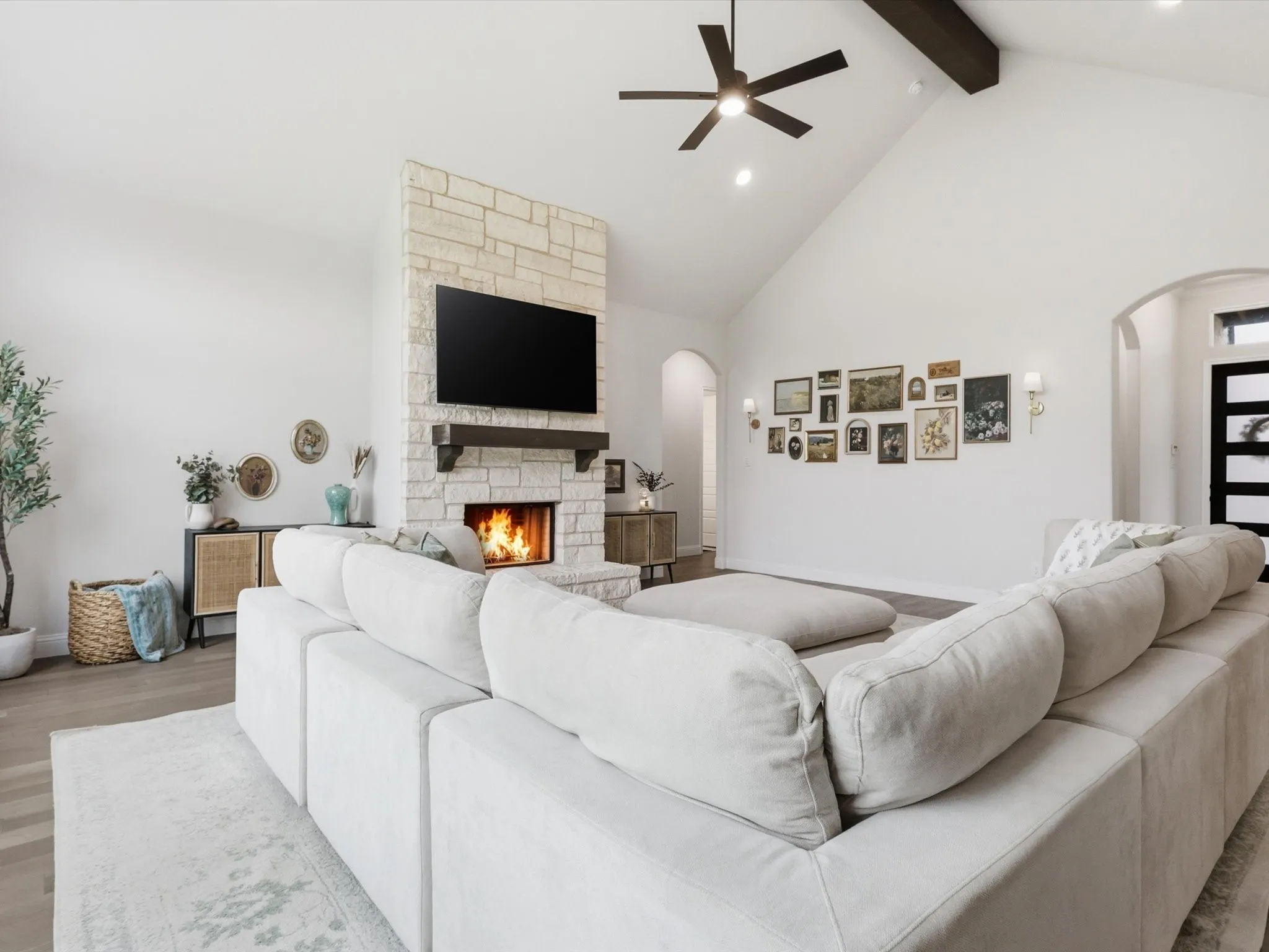 Single Family Residence For Sale in Grayson County , 300 Waterview Drive, Gunter, Texas 75058, 4 Bedroom, 3 Bathroom, 3 Garage spaces, 2,784 Sqft, built in 2023, mls#21342220, Real Estate Agent in Gunter, Homes For Sale in Grayson county, Homes For Sale in Gunter, Realtor in Gunter Texas, Real Estate Brokerage Independent Realty Texas, Luminita Cordes Realtor