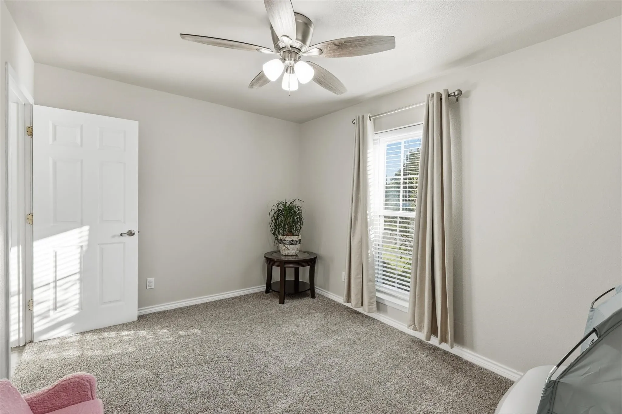 Single Family Residence For Sale in Tarrant County , 6971 Cox Lane, North Richland Hills, Texas 76182, 3 Bedroom, 2 Bathroom, 2 Garage spaces, 1,252 Sqft, built in 1969, mls#21342623, Real Estate Agent in North Richland Hills, Homes For Sale in Tarrant county, Homes For Sale in North Richland Hills, Realtor in North Richland Hills Texas, Real Estate Brokerage Independent Realty Texas, Luminita Cordes Realtor