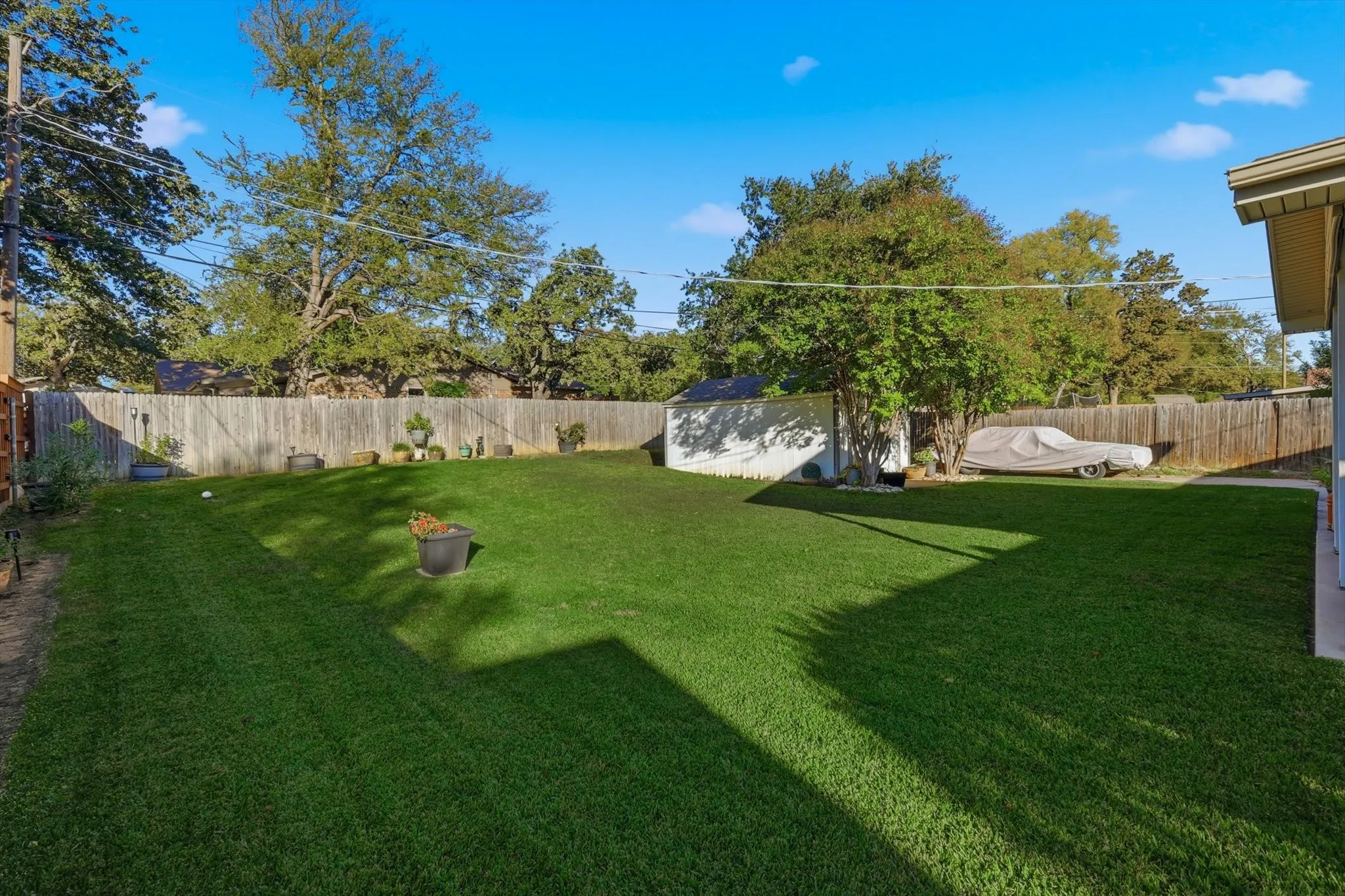 Single Family Residence For Sale in Tarrant County , 6971 Cox Lane, North Richland Hills, Texas 76182, 3 Bedroom, 2 Bathroom, 2 Garage spaces, 1,252 Sqft, built in 1969, mls#21342623, Real Estate Agent in North Richland Hills, Homes For Sale in Tarrant county, Homes For Sale in North Richland Hills, Realtor in North Richland Hills Texas, Real Estate Brokerage Independent Realty Texas, Luminita Cordes Realtor