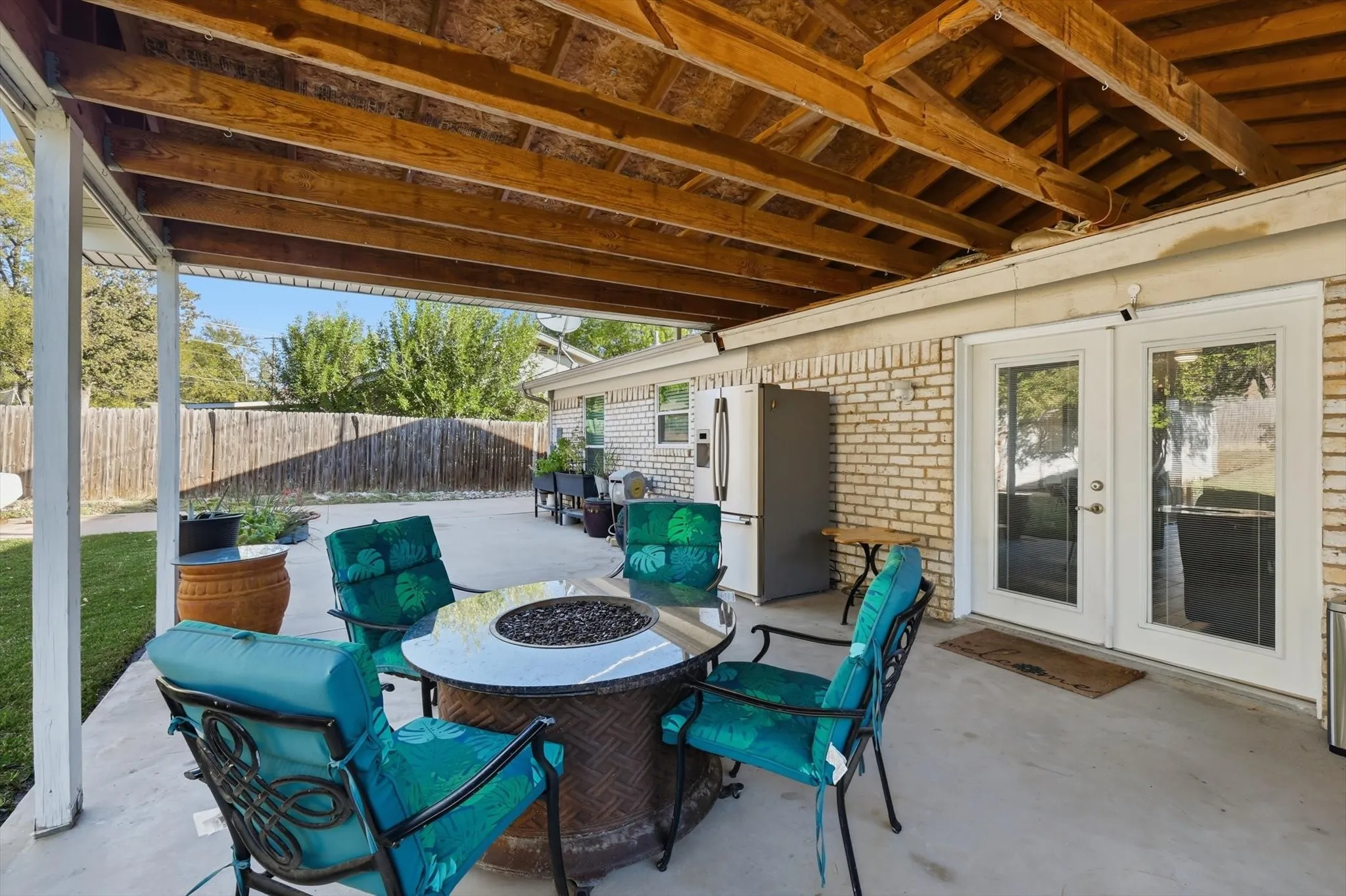 Single Family Residence For Sale in Tarrant County , 6971 Cox Lane, North Richland Hills, Texas 76182, 3 Bedroom, 2 Bathroom, 2 Garage spaces, 1,252 Sqft, built in 1969, mls#21342623, Real Estate Agent in North Richland Hills, Homes For Sale in Tarrant county, Homes For Sale in North Richland Hills, Realtor in North Richland Hills Texas, Real Estate Brokerage Independent Realty Texas, Luminita Cordes Realtor