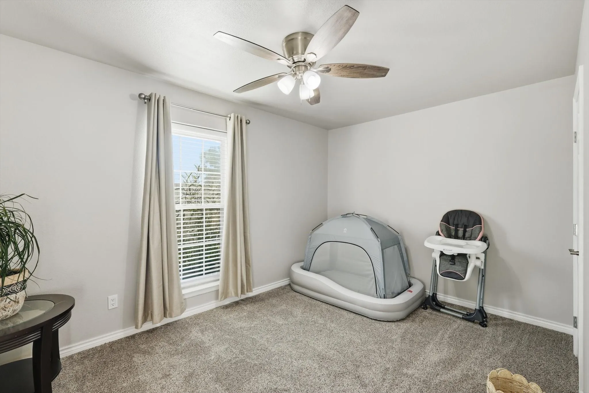 Single Family Residence For Sale in Tarrant County , 6971 Cox Lane, North Richland Hills, Texas 76182, 3 Bedroom, 2 Bathroom, 2 Garage spaces, 1,252 Sqft, built in 1969, mls#21342623, Real Estate Agent in North Richland Hills, Homes For Sale in Tarrant county, Homes For Sale in North Richland Hills, Realtor in North Richland Hills Texas, Real Estate Brokerage Independent Realty Texas, Luminita Cordes Realtor