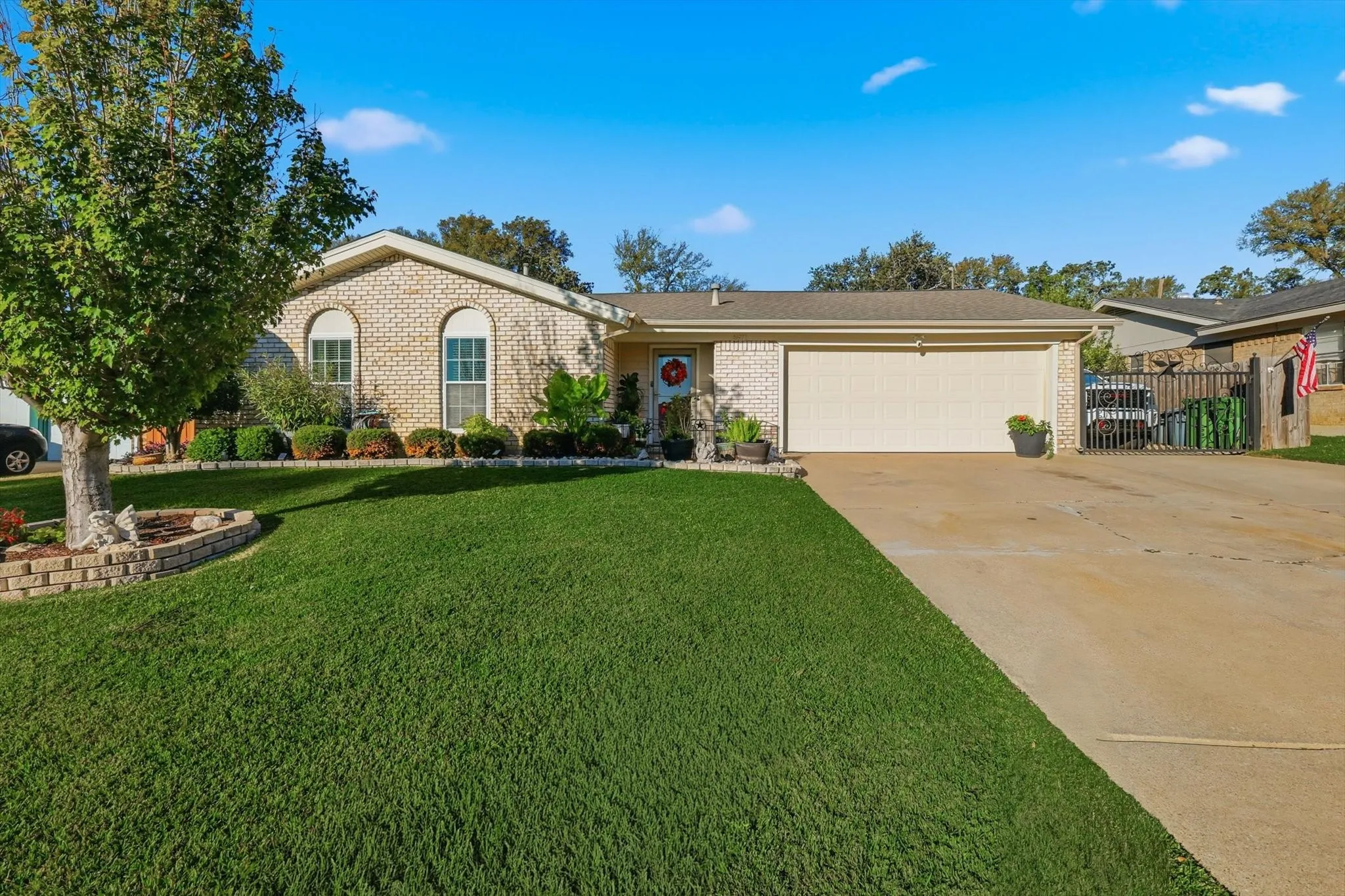 Single Family Residence For Sale in Tarrant County , 6971 Cox Lane, North Richland Hills, Texas 76182, 3 Bedroom, 2 Bathroom, 2 Garage spaces, 1,252 Sqft, built in 1969, mls#21342623, Real Estate Agent in North Richland Hills, Homes For Sale in Tarrant county, Homes For Sale in North Richland Hills, Realtor in North Richland Hills Texas, Real Estate Brokerage Independent Realty Texas, Luminita Cordes Realtor