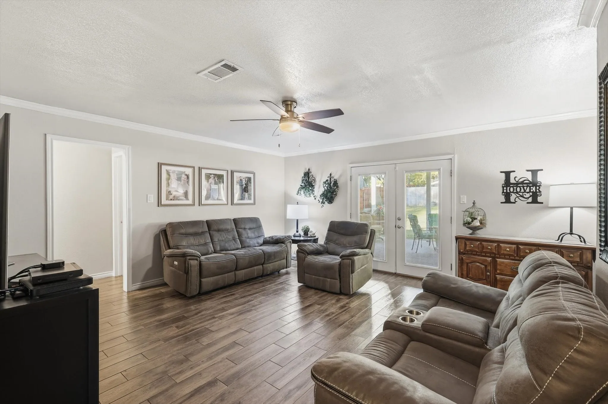 Single Family Residence For Sale in Tarrant County , 6971 Cox Lane, North Richland Hills, Texas 76182, 3 Bedroom, 2 Bathroom, 2 Garage spaces, 1,252 Sqft, built in 1969, mls#21342623, Real Estate Agent in North Richland Hills, Homes For Sale in Tarrant county, Homes For Sale in North Richland Hills, Realtor in North Richland Hills Texas, Real Estate Brokerage Independent Realty Texas, Luminita Cordes Realtor