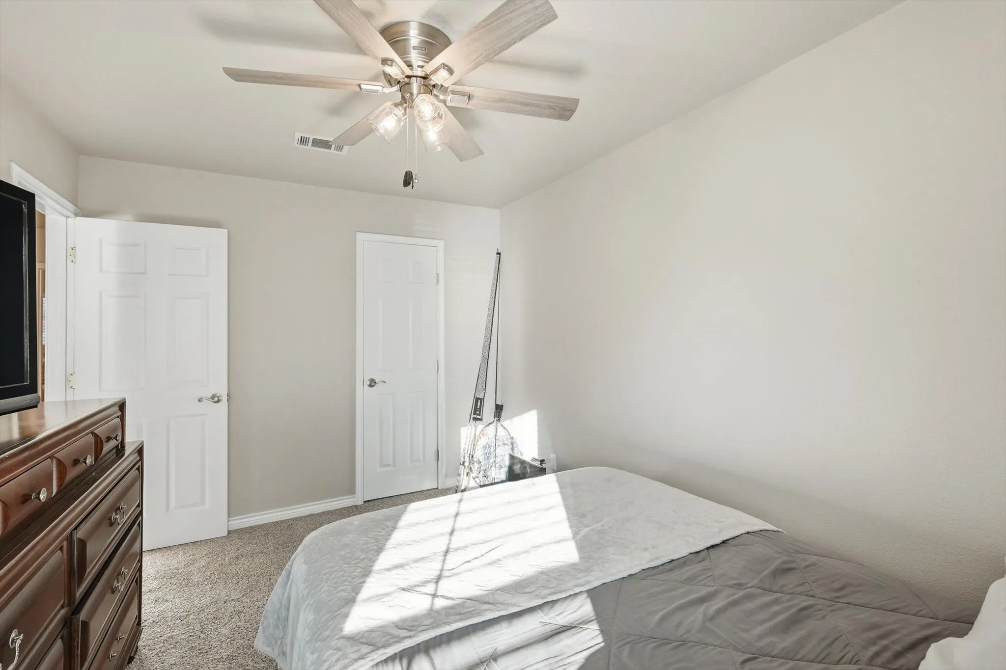 Single Family Residence For Sale in Tarrant County , 6971 Cox Lane, North Richland Hills, Texas 76182, 3 Bedroom, 2 Bathroom, 2 Garage spaces, 1,252 Sqft, built in 1969, mls#21342623, Real Estate Agent in North Richland Hills, Homes For Sale in Tarrant county, Homes For Sale in North Richland Hills, Realtor in North Richland Hills Texas, Real Estate Brokerage Independent Realty Texas, Luminita Cordes Realtor
