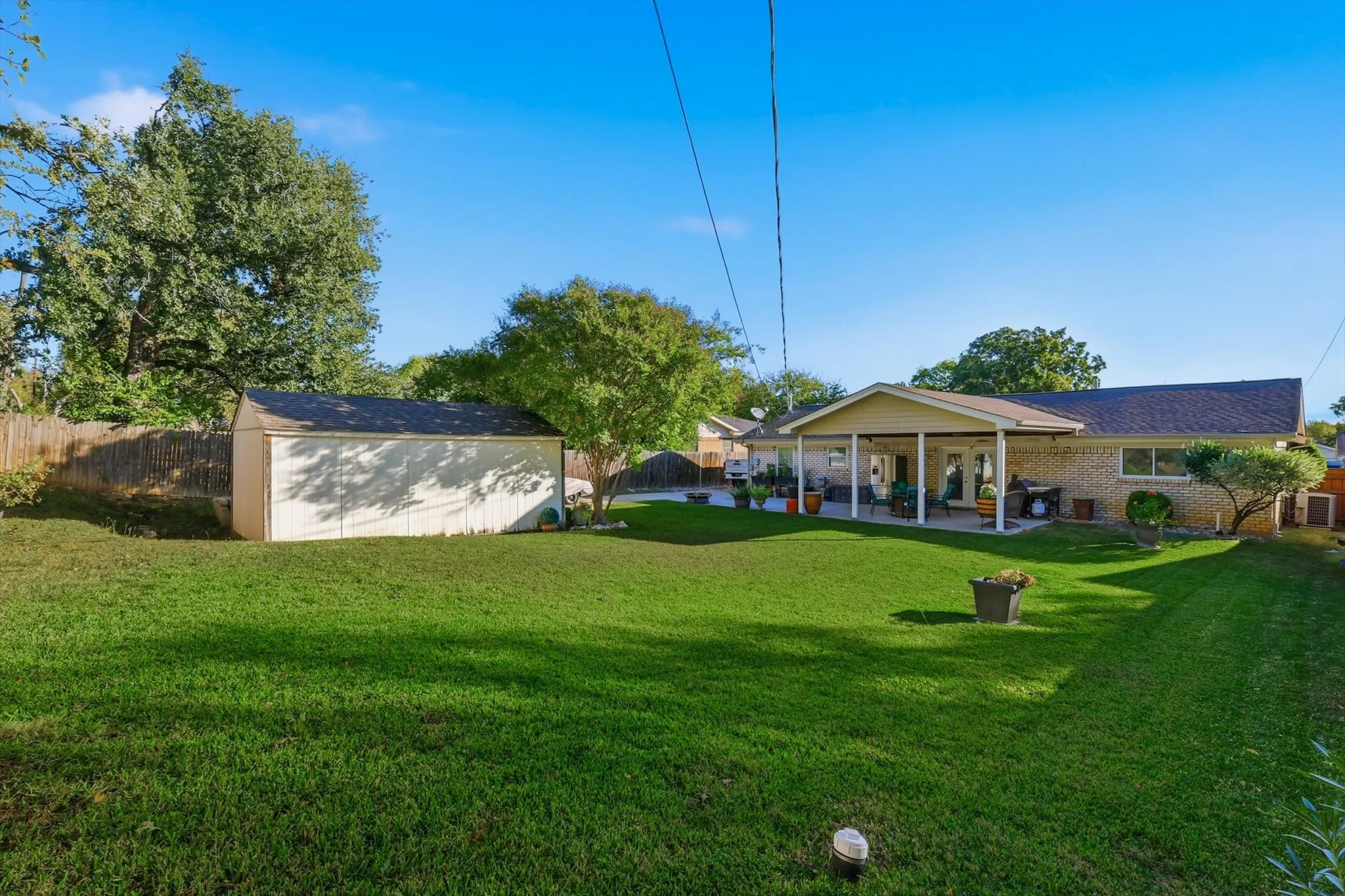 Single Family Residence For Sale in Tarrant County , 6971 Cox Lane, North Richland Hills, Texas 76182, 3 Bedroom, 2 Bathroom, 2 Garage spaces, 1,252 Sqft, built in 1969, mls#21342623, Real Estate Agent in North Richland Hills, Homes For Sale in Tarrant county, Homes For Sale in North Richland Hills, Realtor in North Richland Hills Texas, Real Estate Brokerage Independent Realty Texas, Luminita Cordes Realtor