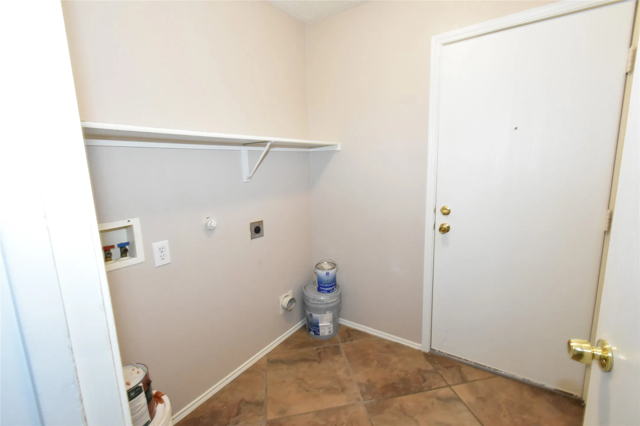 Single Family Residence For Rent in Tarrant County , 1130 Seneca Drive, Arlington, Texas 76017, 3 Bedroom, 2 Bathroom, 2 Garage spaces, 1,868 Sqft, built in 2003, mls#21321916, Real Estate Agent in Arlington, Homes For Rent in Tarrant county, Homes For Rent in Arlington, Realtor in Arlington Texas, Real Estate Brokerage Independent Realty Texas, Luminita Cordes Realtor