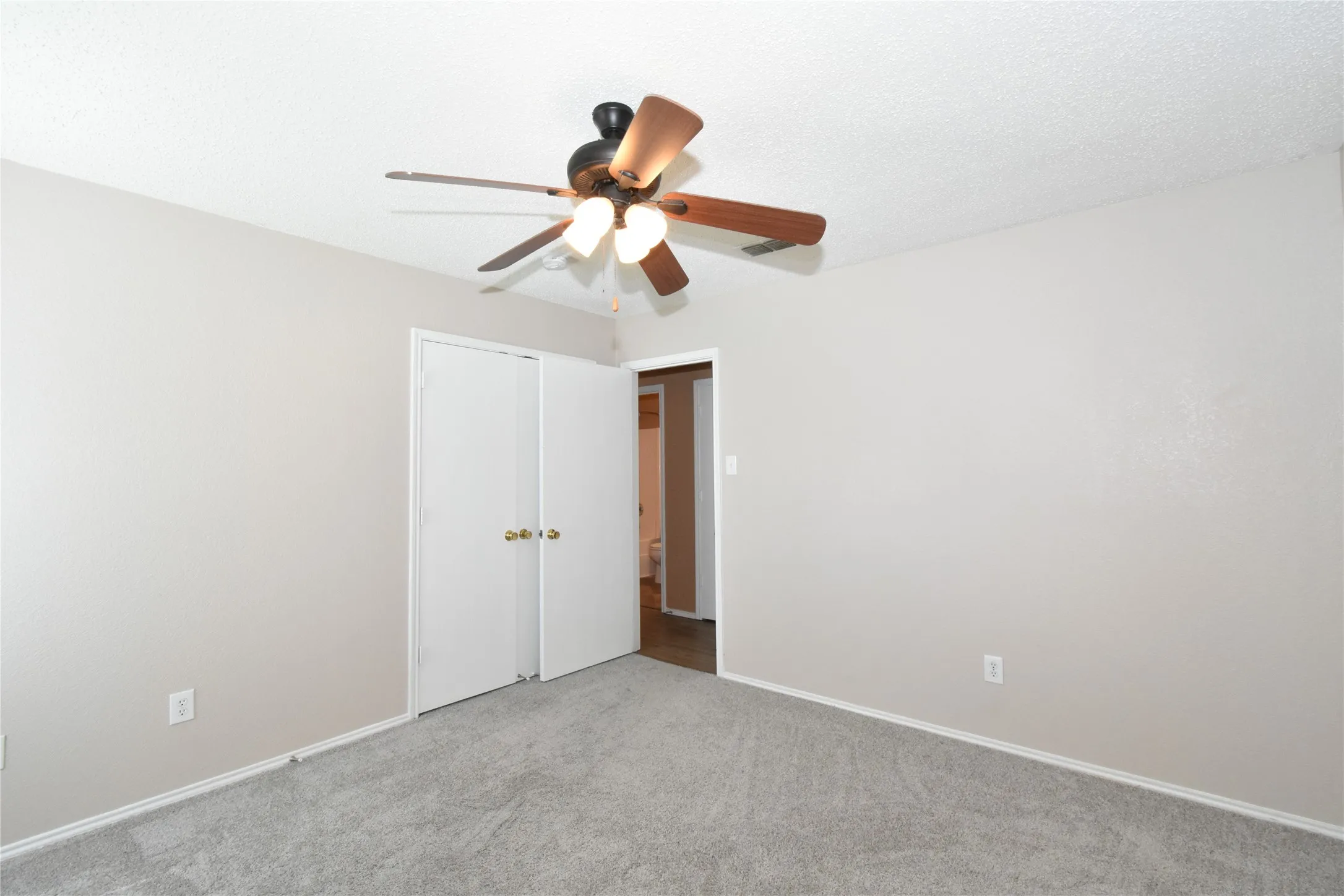 Single Family Residence For Rent in Tarrant County , 1130 Seneca Drive, Arlington, Texas 76017, 3 Bedroom, 2 Bathroom, 2 Garage spaces, 1,868 Sqft, built in 2003, mls#21321916, Real Estate Agent in Arlington, Homes For Rent in Tarrant county, Homes For Rent in Arlington, Realtor in Arlington Texas, Real Estate Brokerage Independent Realty Texas, Luminita Cordes Realtor