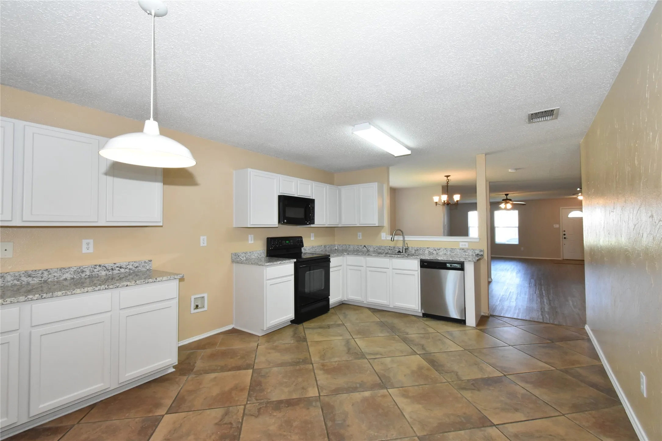 Single Family Residence For Rent in Tarrant County , 1130 Seneca Drive, Arlington, Texas 76017, 3 Bedroom, 2 Bathroom, 2 Garage spaces, 1,868 Sqft, built in 2003, mls#21321916, Real Estate Agent in Arlington, Homes For Rent in Tarrant county, Homes For Rent in Arlington, Realtor in Arlington Texas, Real Estate Brokerage Independent Realty Texas, Luminita Cordes Realtor