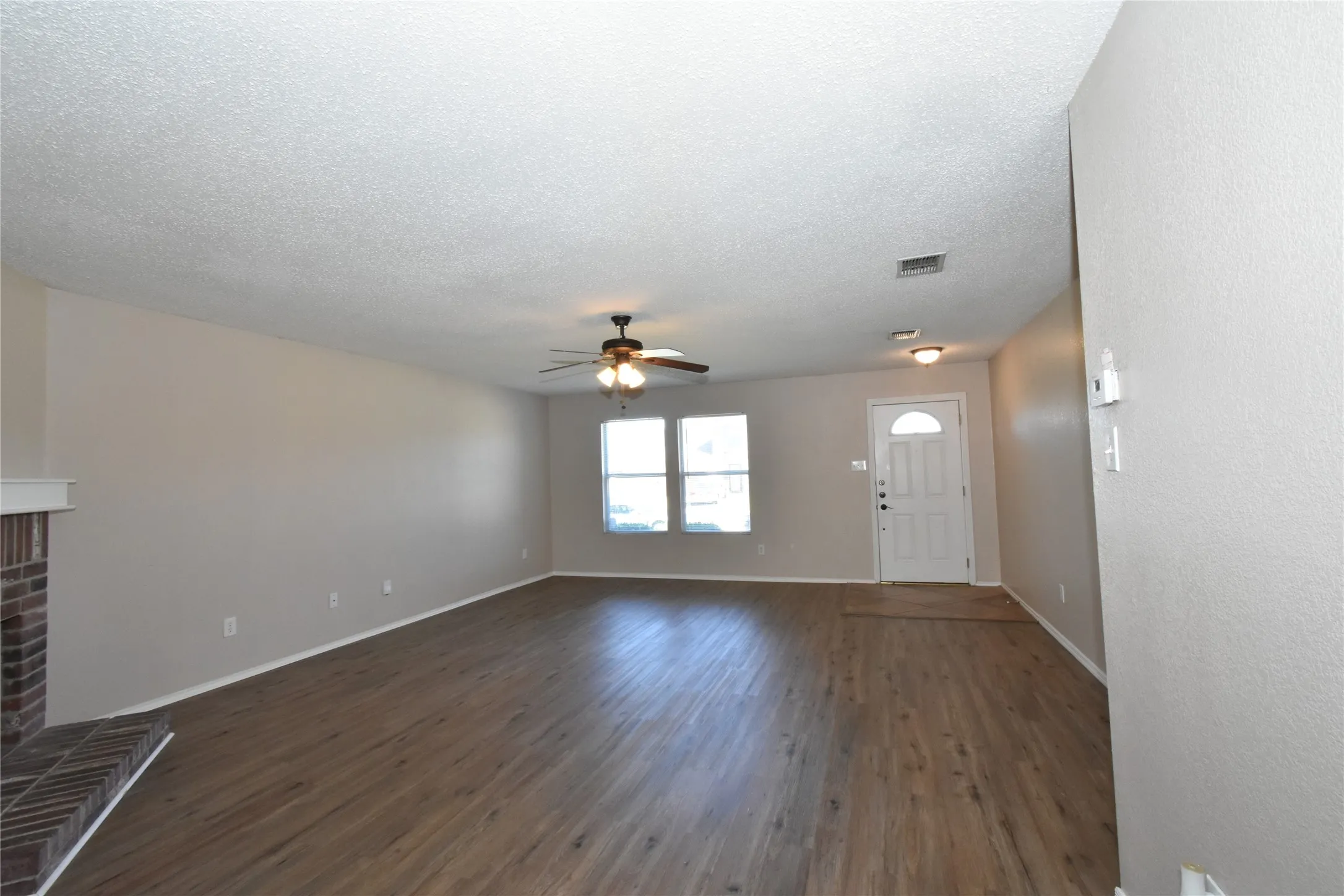 Single Family Residence For Rent in Tarrant County , 1130 Seneca Drive, Arlington, Texas 76017, 3 Bedroom, 2 Bathroom, 2 Garage spaces, 1,868 Sqft, built in 2003, mls#21321916, Real Estate Agent in Arlington, Homes For Rent in Tarrant county, Homes For Rent in Arlington, Realtor in Arlington Texas, Real Estate Brokerage Independent Realty Texas, Luminita Cordes Realtor