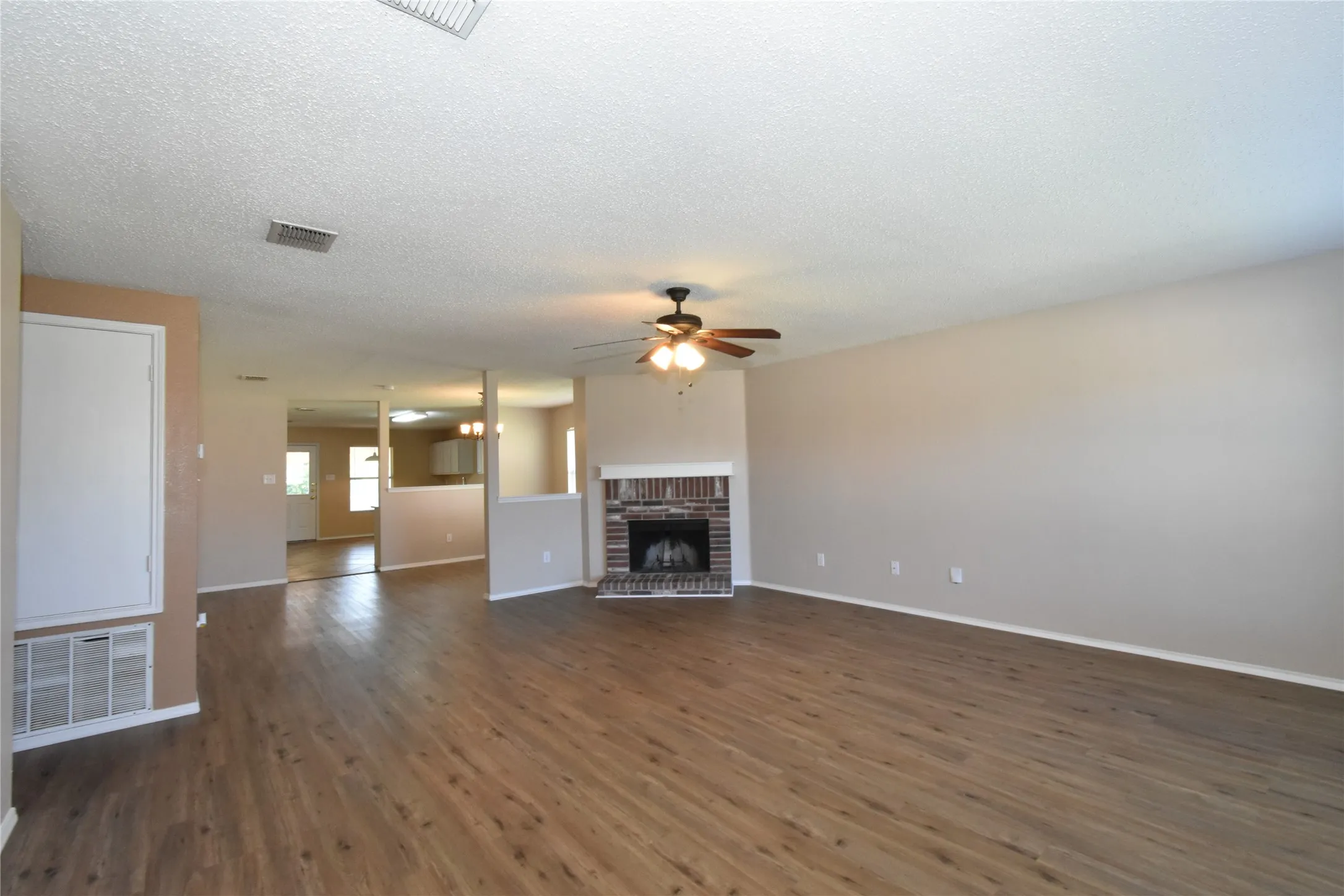 Single Family Residence For Rent in Tarrant County , 1130 Seneca Drive, Arlington, Texas 76017, 3 Bedroom, 2 Bathroom, 2 Garage spaces, 1,868 Sqft, built in 2003, mls#21321916, Real Estate Agent in Arlington, Homes For Rent in Tarrant county, Homes For Rent in Arlington, Realtor in Arlington Texas, Real Estate Brokerage Independent Realty Texas, Luminita Cordes Realtor