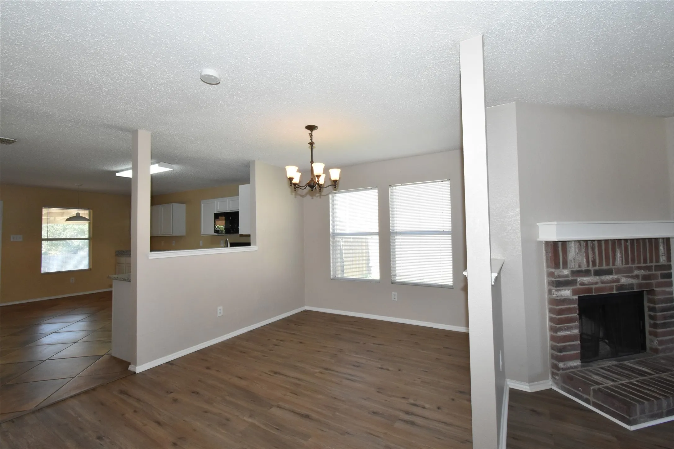 Single Family Residence For Rent in Tarrant County , 1130 Seneca Drive, Arlington, Texas 76017, 3 Bedroom, 2 Bathroom, 2 Garage spaces, 1,868 Sqft, built in 2003, mls#21321916, Real Estate Agent in Arlington, Homes For Rent in Tarrant county, Homes For Rent in Arlington, Realtor in Arlington Texas, Real Estate Brokerage Independent Realty Texas, Luminita Cordes Realtor