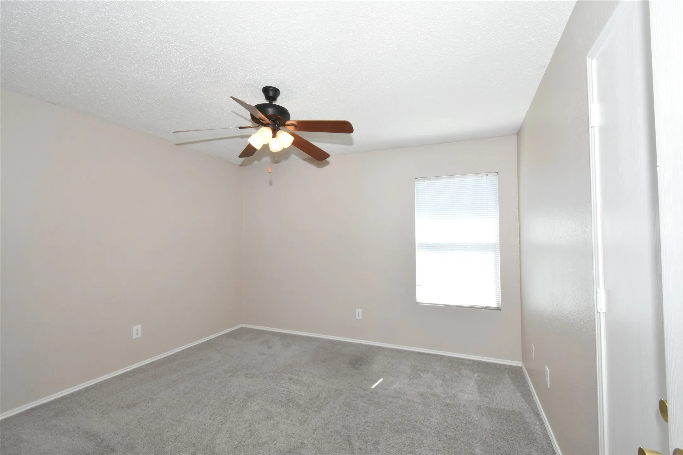 Single Family Residence For Rent in Tarrant County , 1130 Seneca Drive, Arlington, Texas 76017, 3 Bedroom, 2 Bathroom, 2 Garage spaces, 1,868 Sqft, built in 2003, mls#21321916, Real Estate Agent in Arlington, Homes For Rent in Tarrant county, Homes For Rent in Arlington, Realtor in Arlington Texas, Real Estate Brokerage Independent Realty Texas, Luminita Cordes Realtor