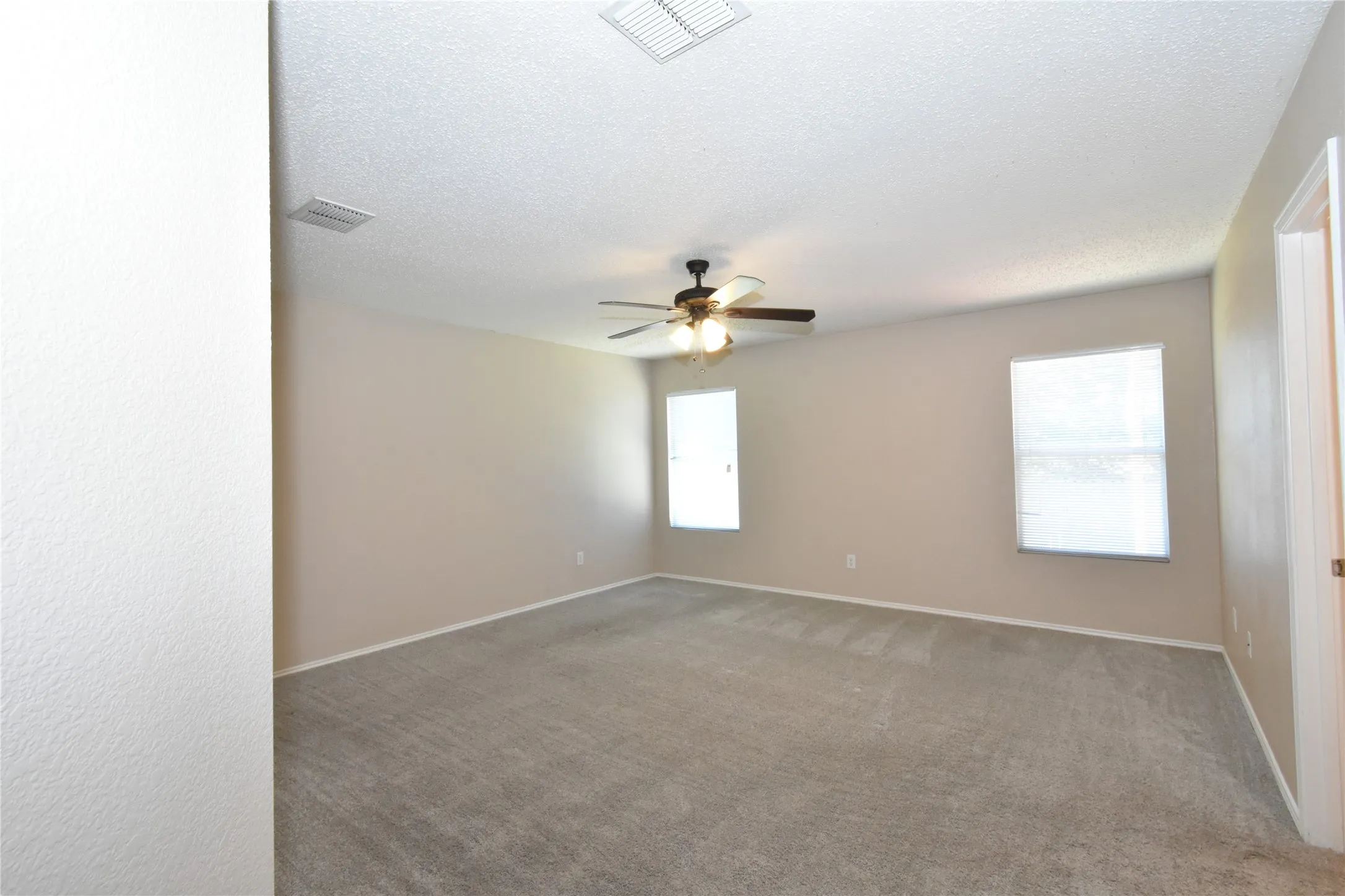 Single Family Residence For Rent in Tarrant County , 1130 Seneca Drive, Arlington, Texas 76017, 3 Bedroom, 2 Bathroom, 2 Garage spaces, 1,868 Sqft, built in 2003, mls#21321916, Real Estate Agent in Arlington, Homes For Rent in Tarrant county, Homes For Rent in Arlington, Realtor in Arlington Texas, Real Estate Brokerage Independent Realty Texas, Luminita Cordes Realtor