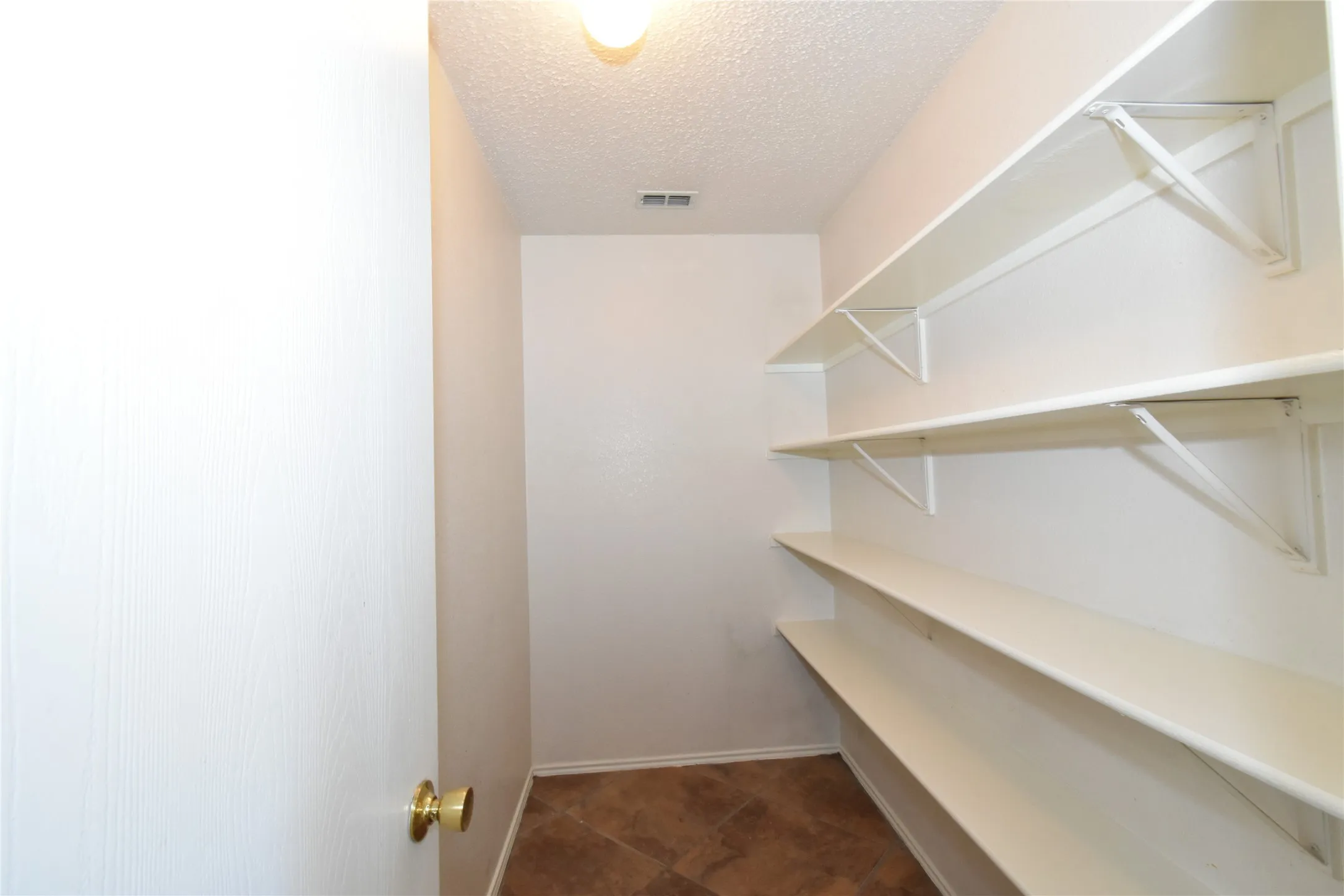Single Family Residence For Rent in Tarrant County , 1130 Seneca Drive, Arlington, Texas 76017, 3 Bedroom, 2 Bathroom, 2 Garage spaces, 1,868 Sqft, built in 2003, mls#21321916, Real Estate Agent in Arlington, Homes For Rent in Tarrant county, Homes For Rent in Arlington, Realtor in Arlington Texas, Real Estate Brokerage Independent Realty Texas, Luminita Cordes Realtor