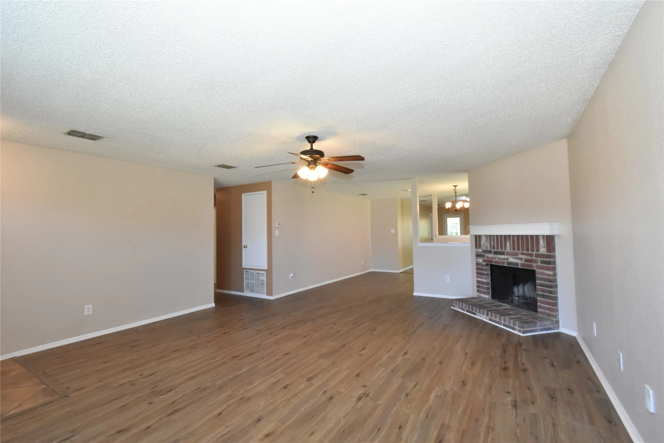 Single Family Residence For Rent in Tarrant County , 1130 Seneca Drive, Arlington, Texas 76017, 3 Bedroom, 2 Bathroom, 2 Garage spaces, 1,868 Sqft, built in 2003, mls#21321916, Real Estate Agent in Arlington, Homes For Rent in Tarrant county, Homes For Rent in Arlington, Realtor in Arlington Texas, Real Estate Brokerage Independent Realty Texas, Luminita Cordes Realtor
