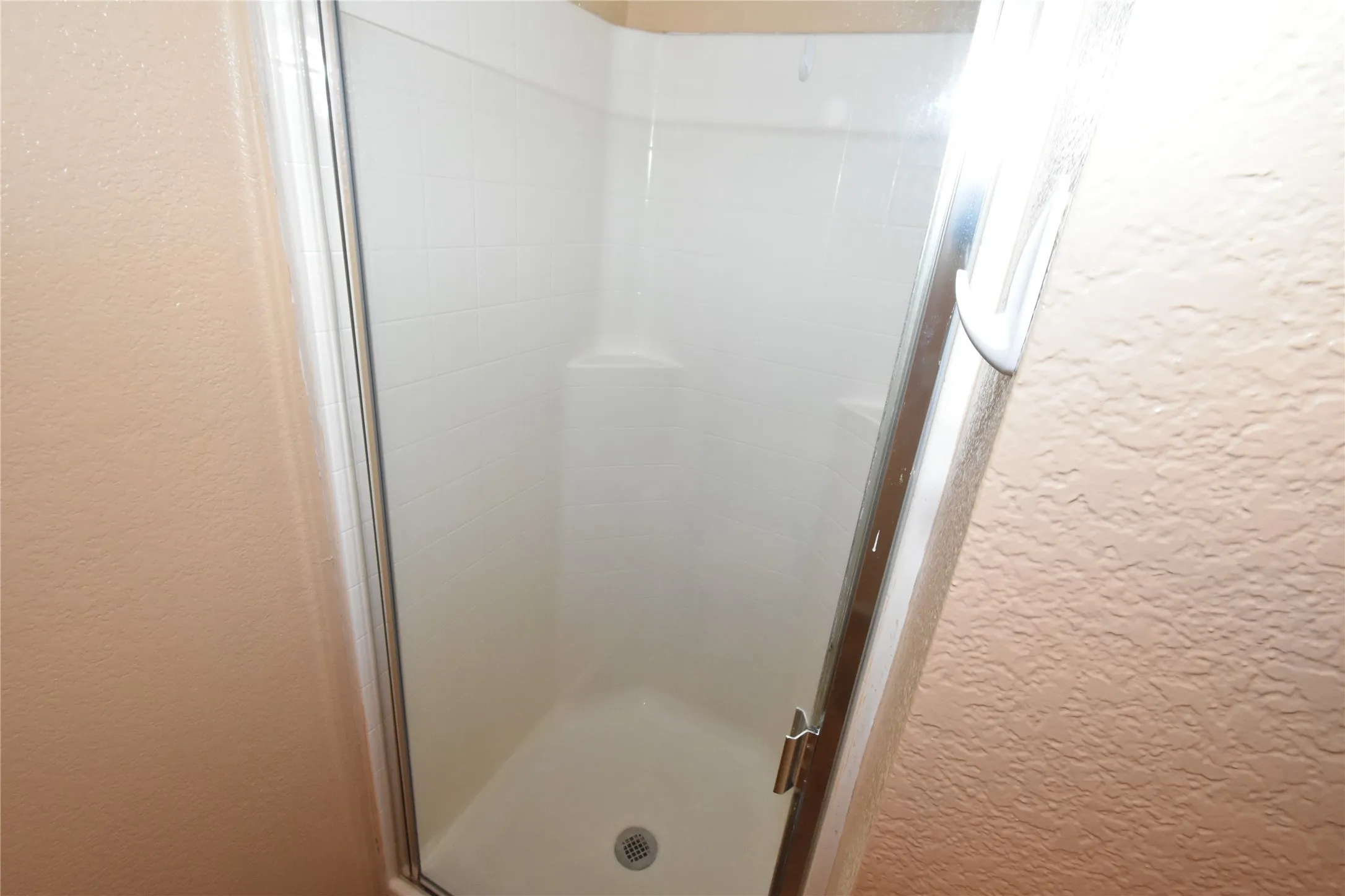 Single Family Residence For Rent in Tarrant County , 1130 Seneca Drive, Arlington, Texas 76017, 3 Bedroom, 2 Bathroom, 2 Garage spaces, 1,868 Sqft, built in 2003, mls#21321916, Real Estate Agent in Arlington, Homes For Rent in Tarrant county, Homes For Rent in Arlington, Realtor in Arlington Texas, Real Estate Brokerage Independent Realty Texas, Luminita Cordes Realtor