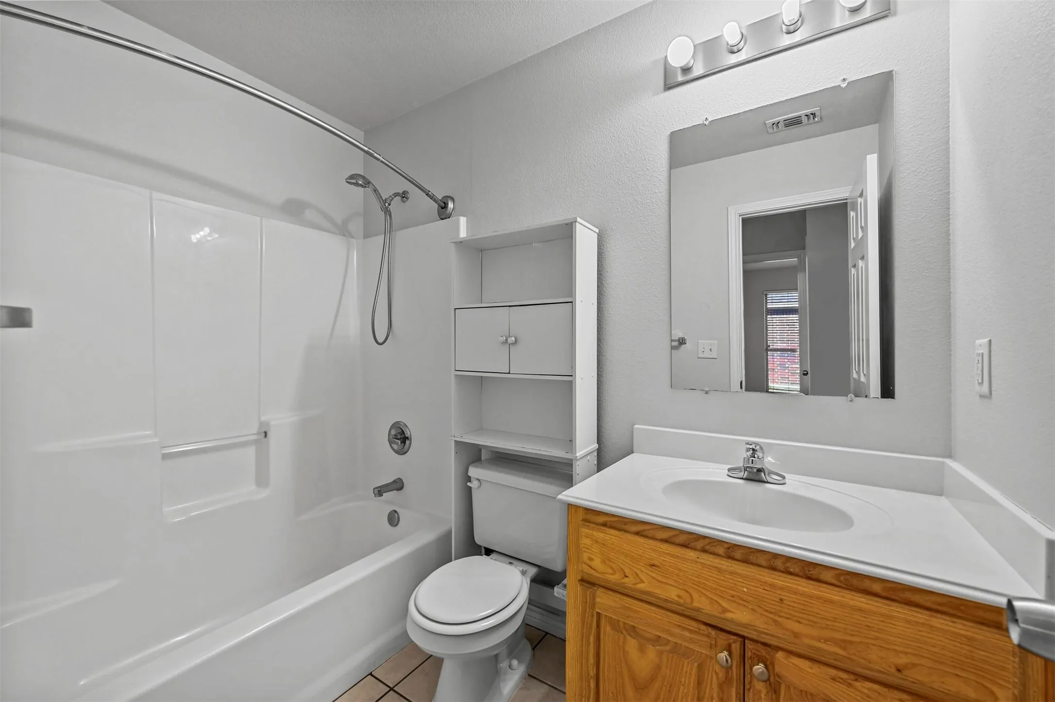 Duplex For Rent in Grayson County , 514 Harris Street, Gunter, Texas 75058, 3 Bedroom, 2 Bathroom, 2 Garage spaces, 1,136 Sqft, built in 2009, mls#21342629, Real Estate Agent in Gunter, Homes For Rent in Grayson county, Homes For Rent in Gunter, Realtor in Gunter Texas, Real Estate Brokerage Independent Realty Texas, Luminita Cordes Realtor