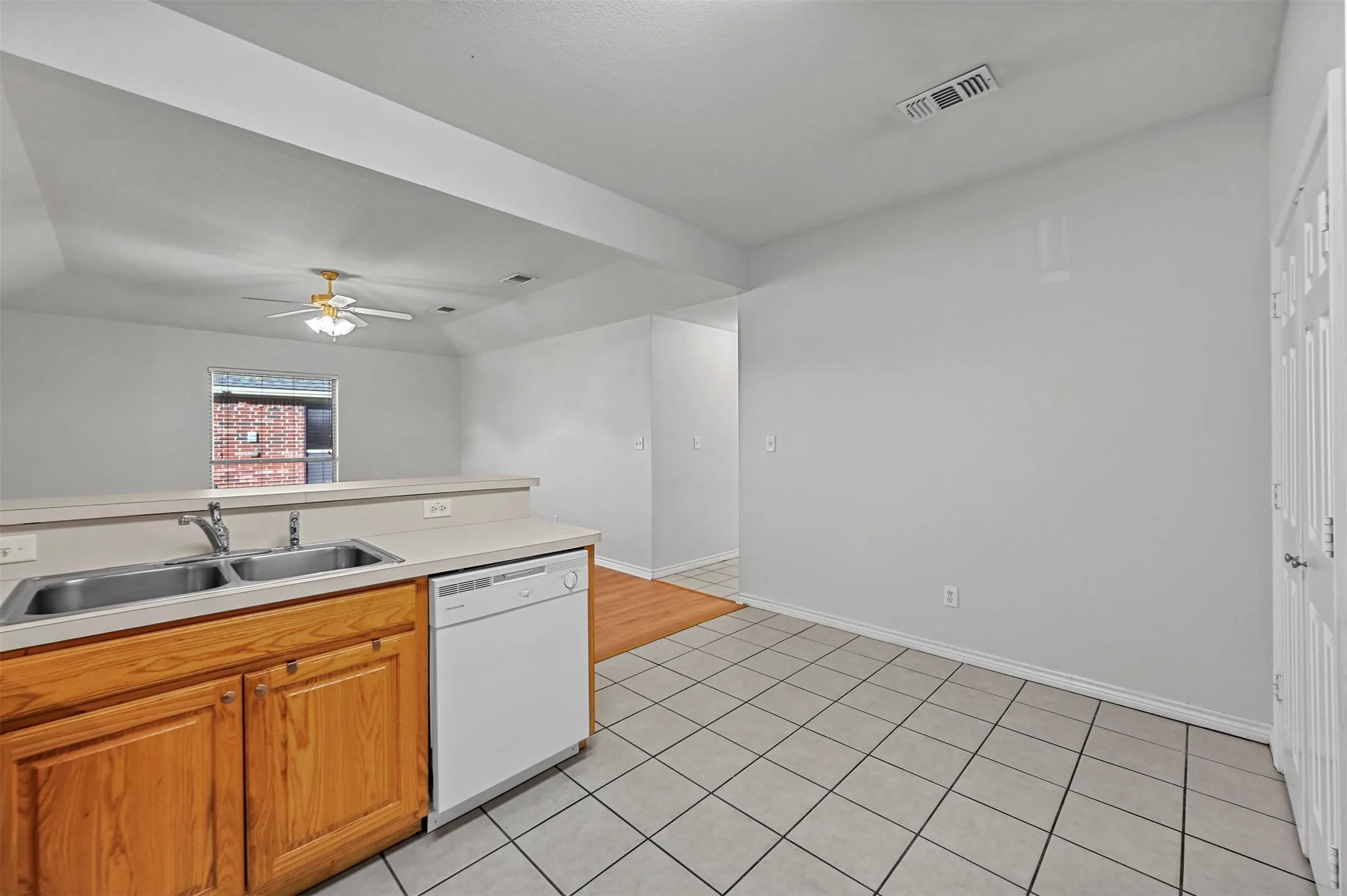 Duplex For Rent in Grayson County , 514 Harris Street, Gunter, Texas 75058, 3 Bedroom, 2 Bathroom, 2 Garage spaces, 1,136 Sqft, built in 2009, mls#21342629, Real Estate Agent in Gunter, Homes For Rent in Grayson county, Homes For Rent in Gunter, Realtor in Gunter Texas, Real Estate Brokerage Independent Realty Texas, Luminita Cordes Realtor