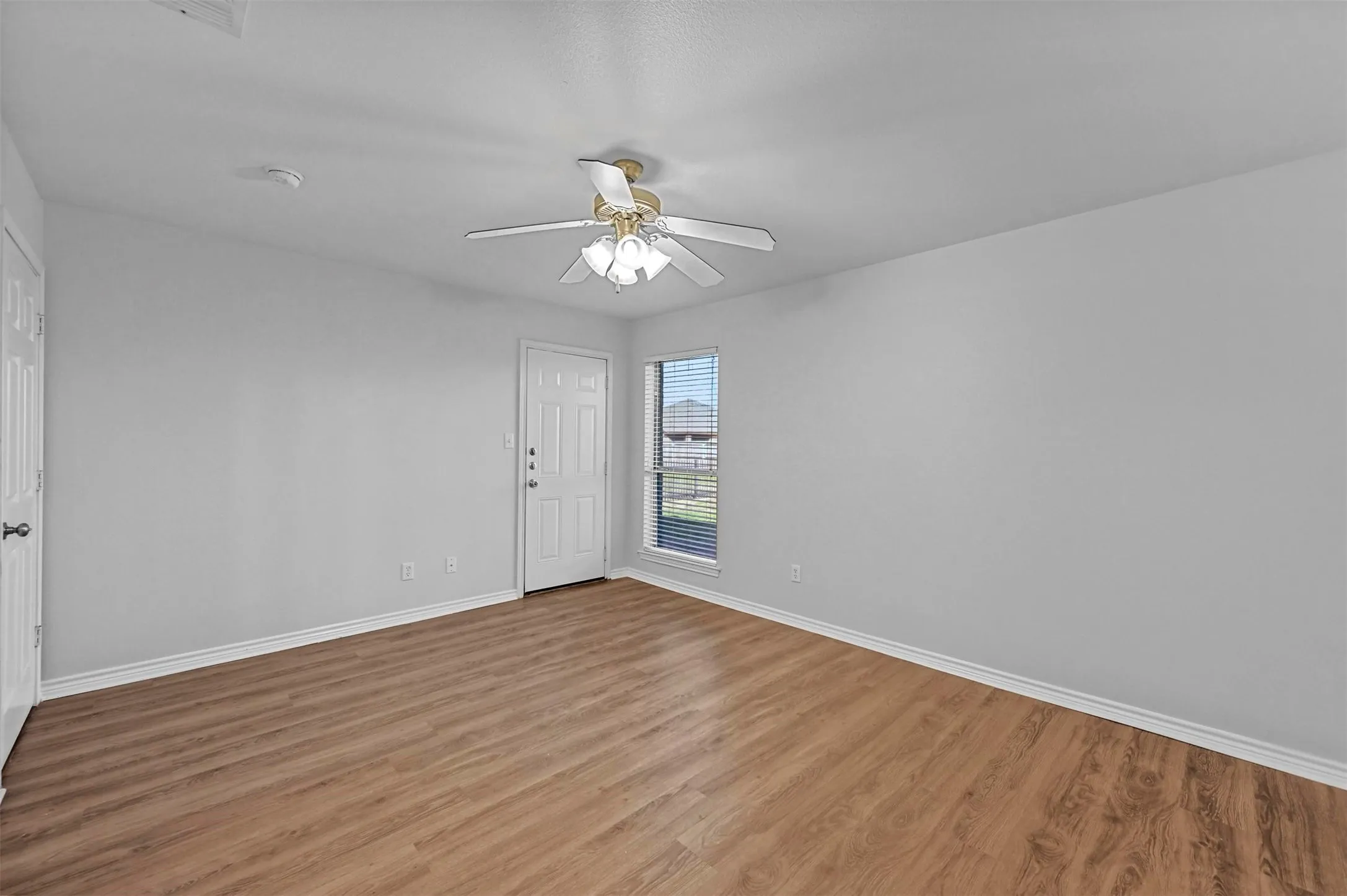 Duplex For Rent in Grayson County , 514 Harris Street, Gunter, Texas 75058, 3 Bedroom, 2 Bathroom, 2 Garage spaces, 1,136 Sqft, built in 2009, mls#21342629, Real Estate Agent in Gunter, Homes For Rent in Grayson county, Homes For Rent in Gunter, Realtor in Gunter Texas, Real Estate Brokerage Independent Realty Texas, Luminita Cordes Realtor