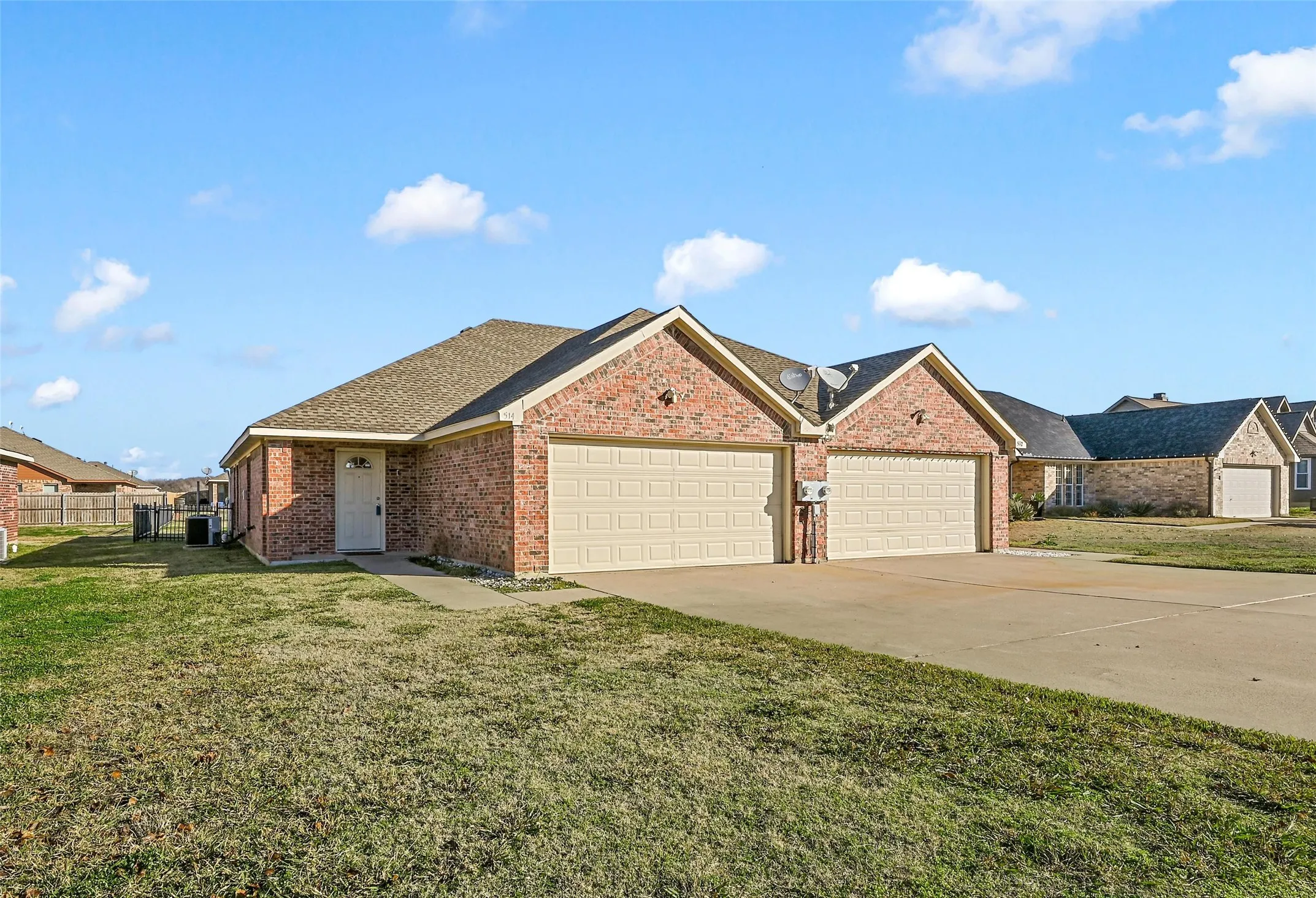 Duplex For Rent in Grayson County , 514 Harris Street, Gunter, Texas 75058, 3 Bedroom, 2 Bathroom, 2 Garage spaces, 1,136 Sqft, built in 2009, mls#21342629, Real Estate Agent in Gunter, Homes For Rent in Grayson county, Homes For Rent in Gunter, Realtor in Gunter Texas, Real Estate Brokerage Independent Realty Texas, Luminita Cordes Realtor
