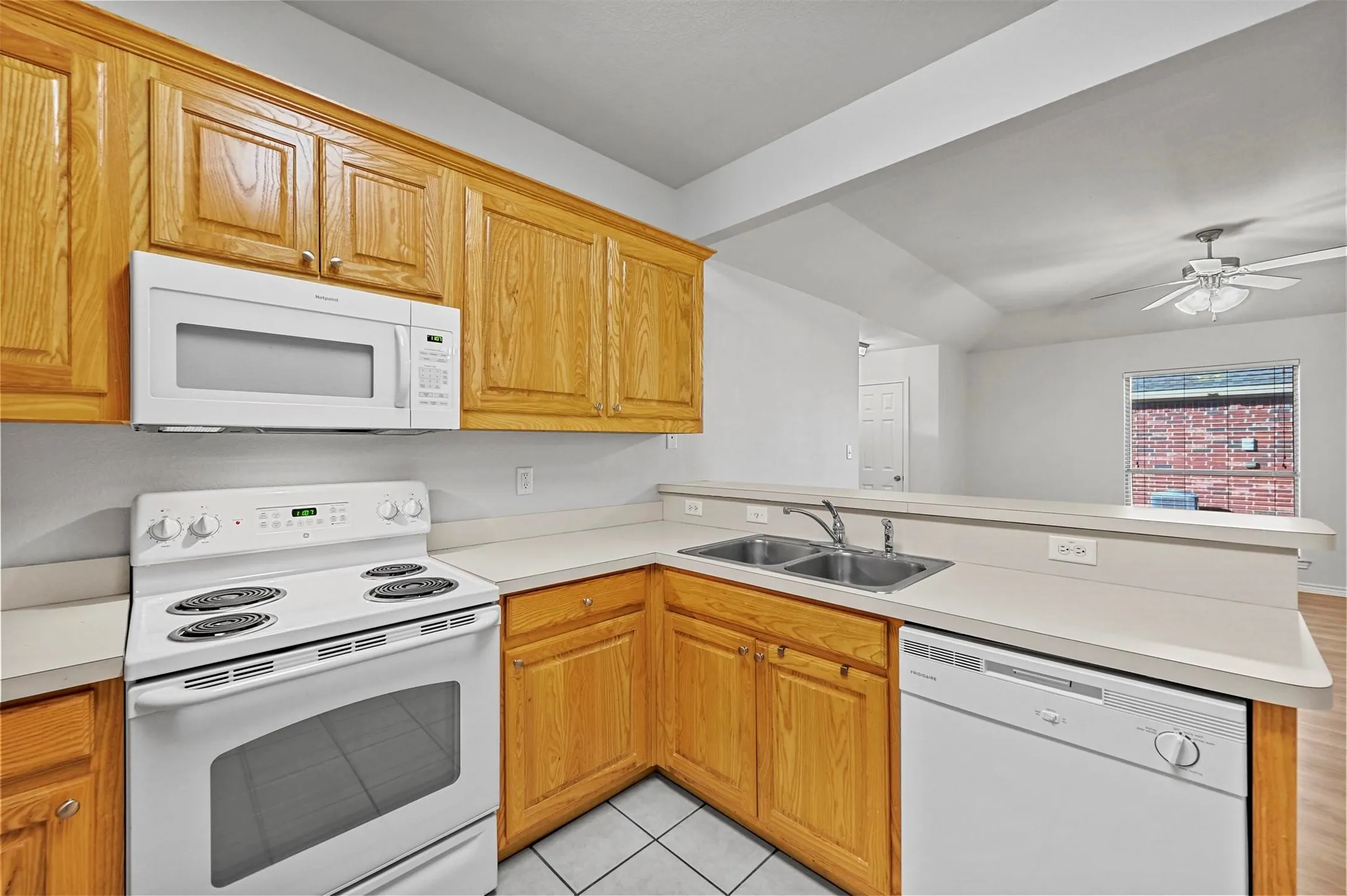 Duplex For Rent in Grayson County , 514 Harris Street, Gunter, Texas 75058, 3 Bedroom, 2 Bathroom, 2 Garage spaces, 1,136 Sqft, built in 2009, mls#21342629, Real Estate Agent in Gunter, Homes For Rent in Grayson county, Homes For Rent in Gunter, Realtor in Gunter Texas, Real Estate Brokerage Independent Realty Texas, Luminita Cordes Realtor