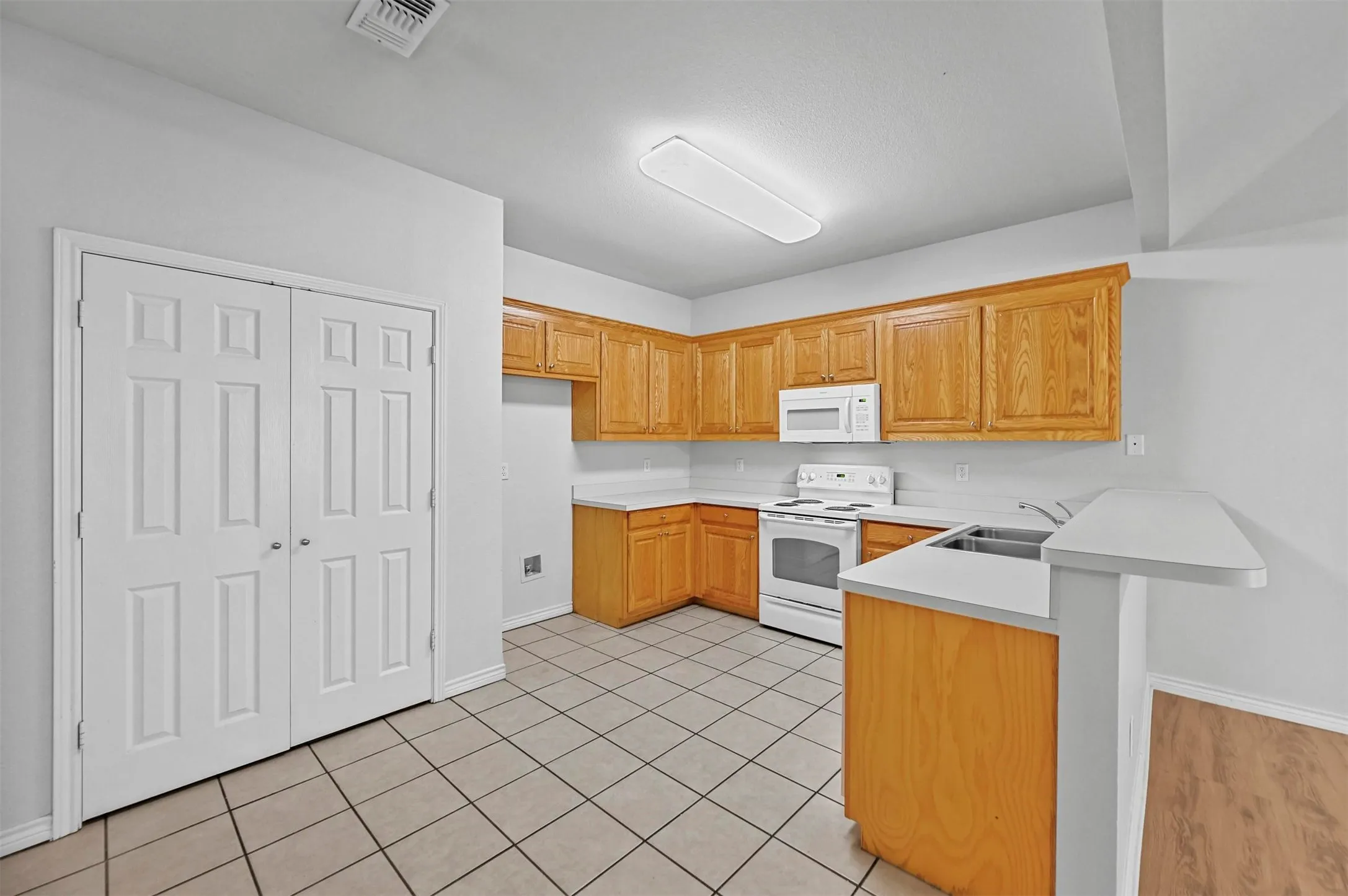 Duplex For Rent in Grayson County , 514 Harris Street, Gunter, Texas 75058, 3 Bedroom, 2 Bathroom, 2 Garage spaces, 1,136 Sqft, built in 2009, mls#21342629, Real Estate Agent in Gunter, Homes For Rent in Grayson county, Homes For Rent in Gunter, Realtor in Gunter Texas, Real Estate Brokerage Independent Realty Texas, Luminita Cordes Realtor