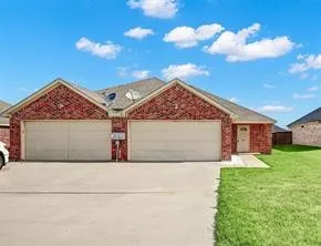 Duplex For Rent in Grayson County , 514 Harris Street, Gunter, Texas 75058, 3 Bedroom, 2 Bathroom, 2 Garage spaces, 1,136 Sqft, built in 2009, mls#21342629, Real Estate Agent in Gunter, Homes For Rent in Grayson county, Homes For Rent in Gunter, Realtor in Gunter Texas, Real Estate Brokerage Independent Realty Texas, Luminita Cordes Realtor