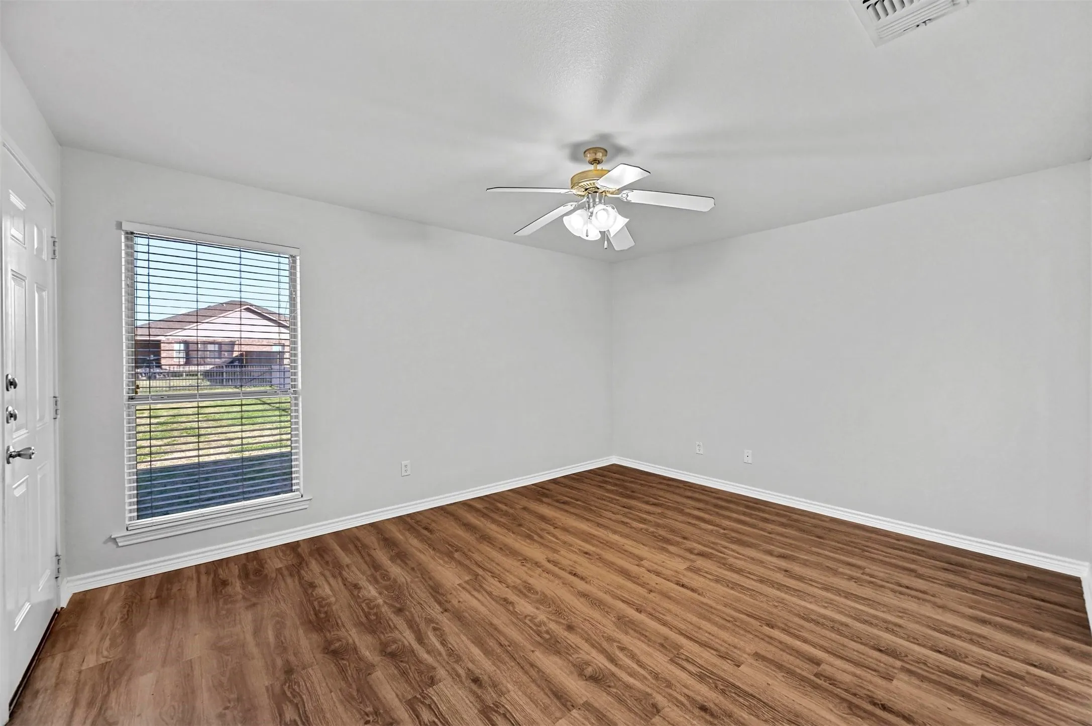 Duplex For Rent in Grayson County , 514 Harris Street, Gunter, Texas 75058, 3 Bedroom, 2 Bathroom, 2 Garage spaces, 1,136 Sqft, built in 2009, mls#21342629, Real Estate Agent in Gunter, Homes For Rent in Grayson county, Homes For Rent in Gunter, Realtor in Gunter Texas, Real Estate Brokerage Independent Realty Texas, Luminita Cordes Realtor
