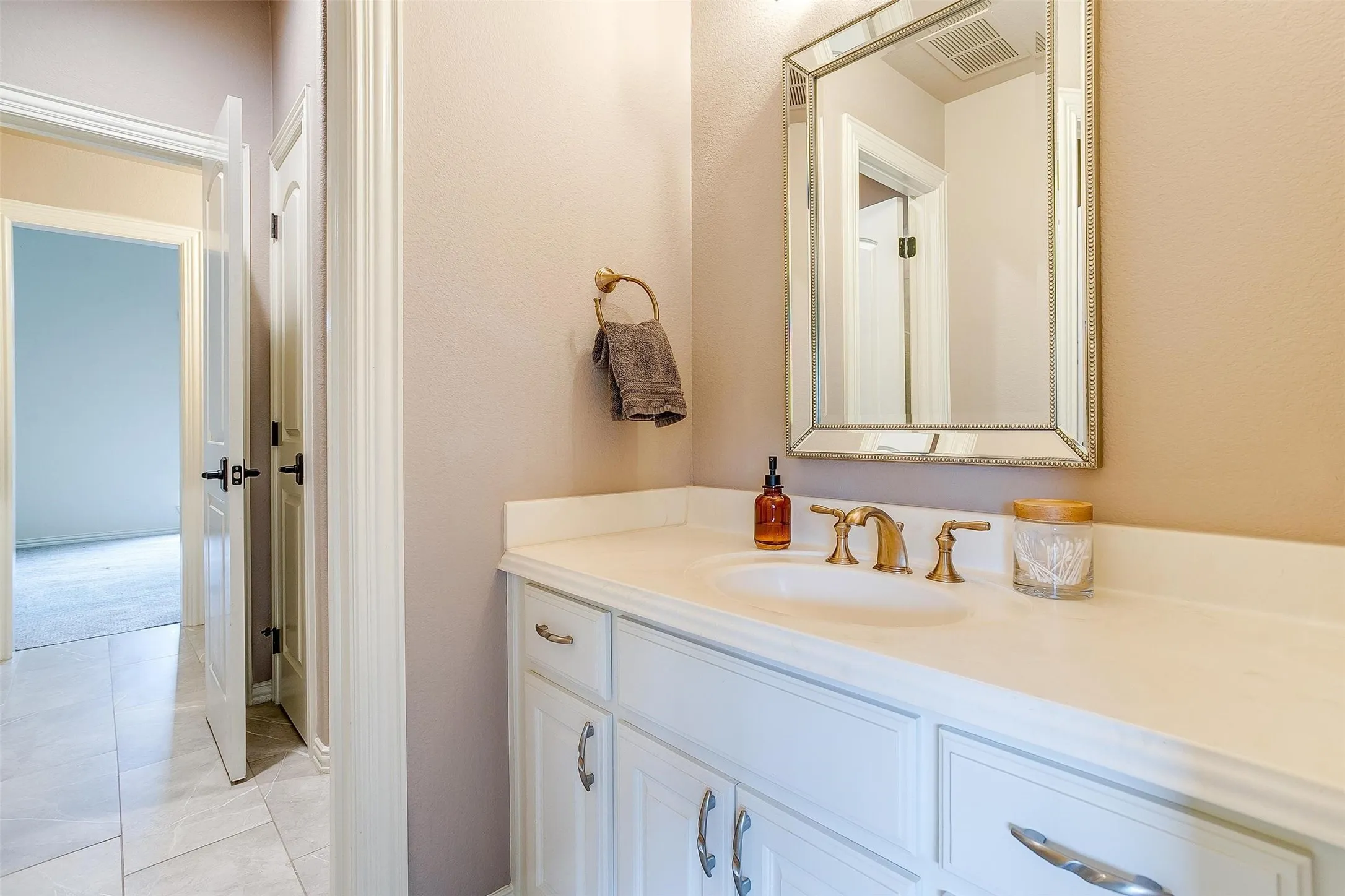 Single Family Residence For Rent in Parker County , 203 Augusta Court, Aledo, Texas 76008, 4 Bedroom, 3 Bathroom, 3 Garage spaces, 3,543 Sqft, built in 2006, mls#21342632, Real Estate Agent in Aledo, Homes For Rent in Parker county, Homes For Rent in Aledo, Realtor in Aledo Texas, Real Estate Brokerage Independent Realty Texas, Luminita Cordes Realtor