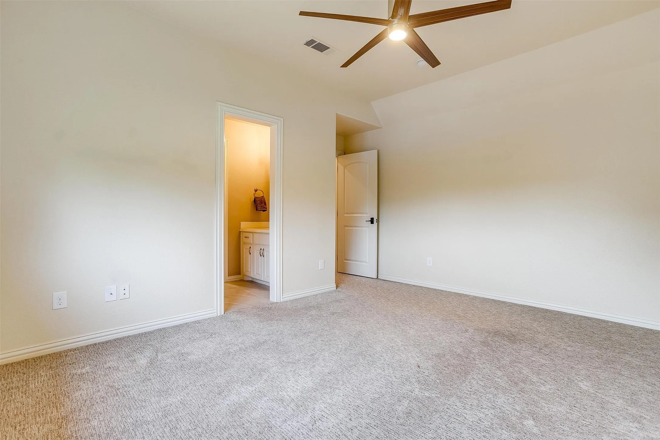 Single Family Residence For Rent in Parker County , 203 Augusta Court, Aledo, Texas 76008, 4 Bedroom, 3 Bathroom, 3 Garage spaces, 3,543 Sqft, built in 2006, mls#21342632, Real Estate Agent in Aledo, Homes For Rent in Parker county, Homes For Rent in Aledo, Realtor in Aledo Texas, Real Estate Brokerage Independent Realty Texas, Luminita Cordes Realtor