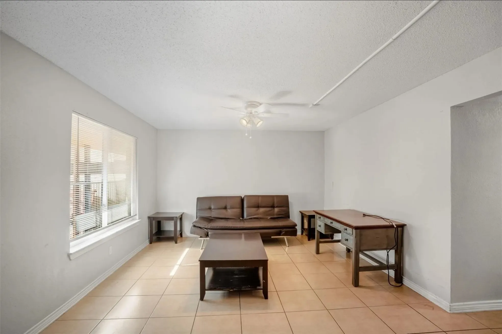Apartment For Rent in Tarrant County , 150 S Main Street 206, Euless, Texas 76040, 1 Bedroom, 1 Bathroom, Garage spaces, 800 Sqft, built in 1964, mls#21315784, Real Estate Agent in Euless, Homes For Rent in Tarrant county, Homes For Rent in Euless, Realtor in Euless Texas, Real Estate Brokerage Independent Realty Texas, Luminita Cordes Realtor