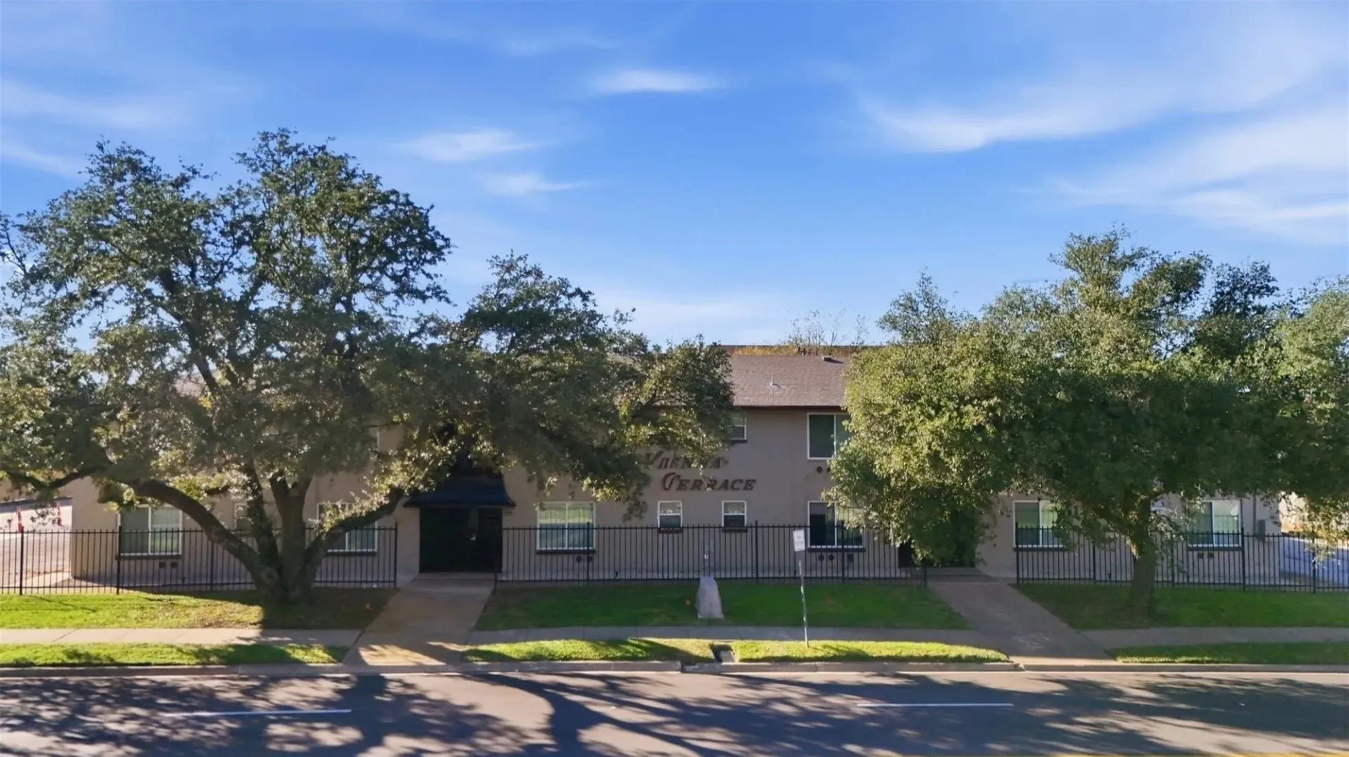 Apartment For Rent in Tarrant County , 150 S Main Street 206, Euless, Texas 76040, 1 Bedroom, 1 Bathroom, Garage spaces, 800 Sqft, built in 1964, mls#21315784, Real Estate Agent in Euless, Homes For Rent in Tarrant county, Homes For Rent in Euless, Realtor in Euless Texas, Real Estate Brokerage Independent Realty Texas, Luminita Cordes Realtor
