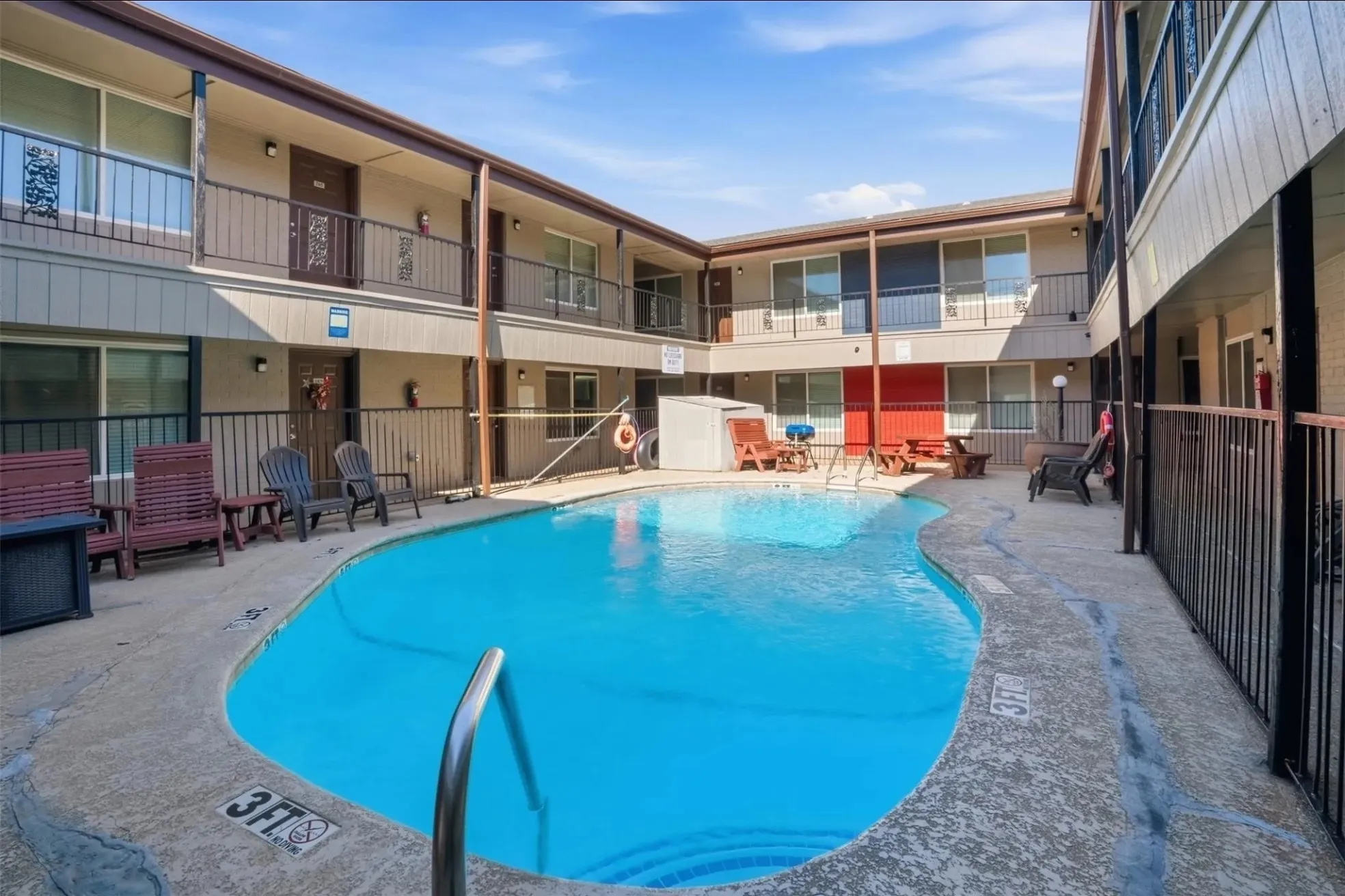 Apartment For Rent in Tarrant County , 150 S Main Street 206, Euless, Texas 76040, 1 Bedroom, 1 Bathroom, Garage spaces, 800 Sqft, built in 1964, mls#21315784, Real Estate Agent in Euless, Homes For Rent in Tarrant county, Homes For Rent in Euless, Realtor in Euless Texas, Real Estate Brokerage Independent Realty Texas, Luminita Cordes Realtor