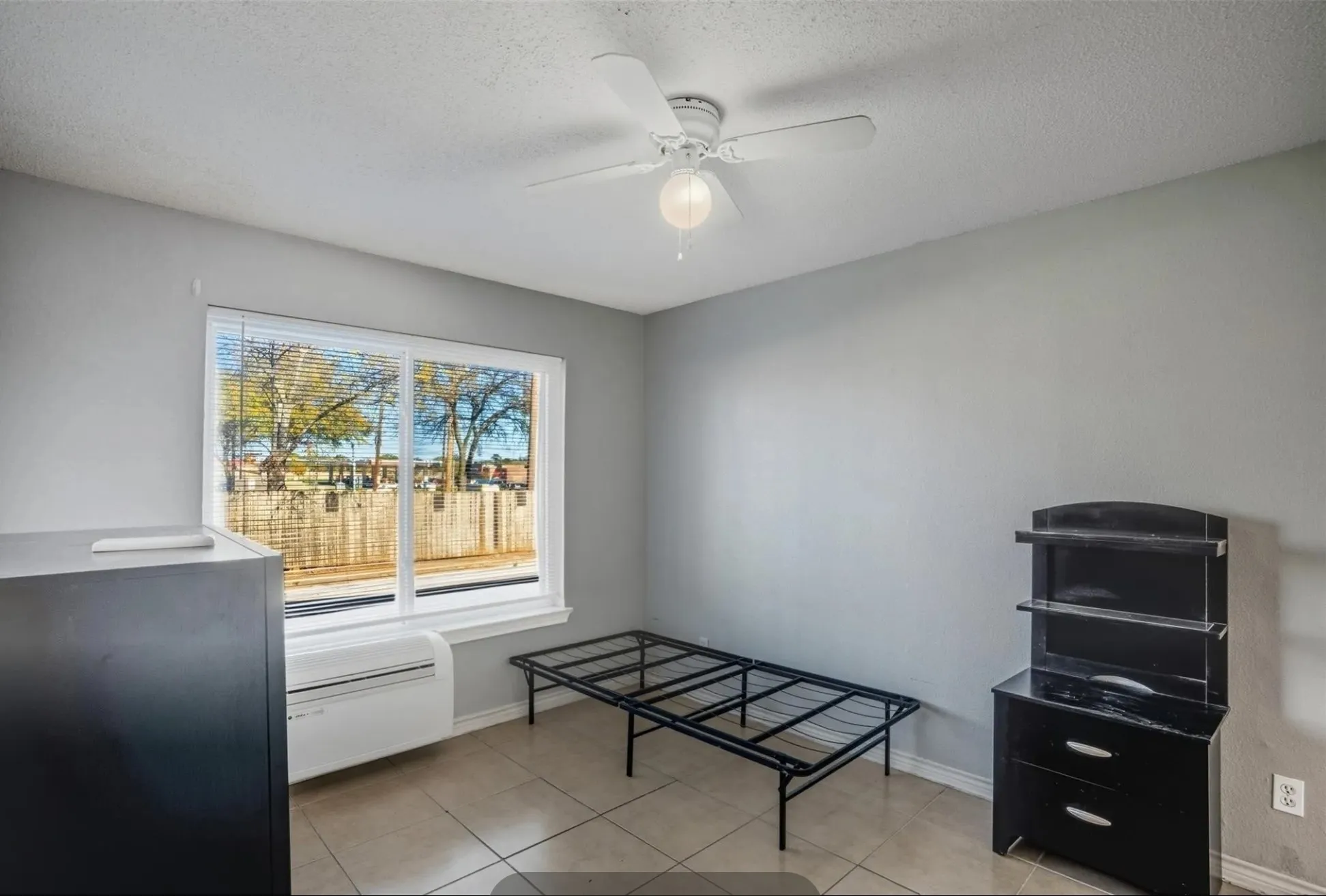 Apartment For Rent in Tarrant County , 150 S Main Street 206, Euless, Texas 76040, 1 Bedroom, 1 Bathroom, Garage spaces, 800 Sqft, built in 1964, mls#21315784, Real Estate Agent in Euless, Homes For Rent in Tarrant county, Homes For Rent in Euless, Realtor in Euless Texas, Real Estate Brokerage Independent Realty Texas, Luminita Cordes Realtor