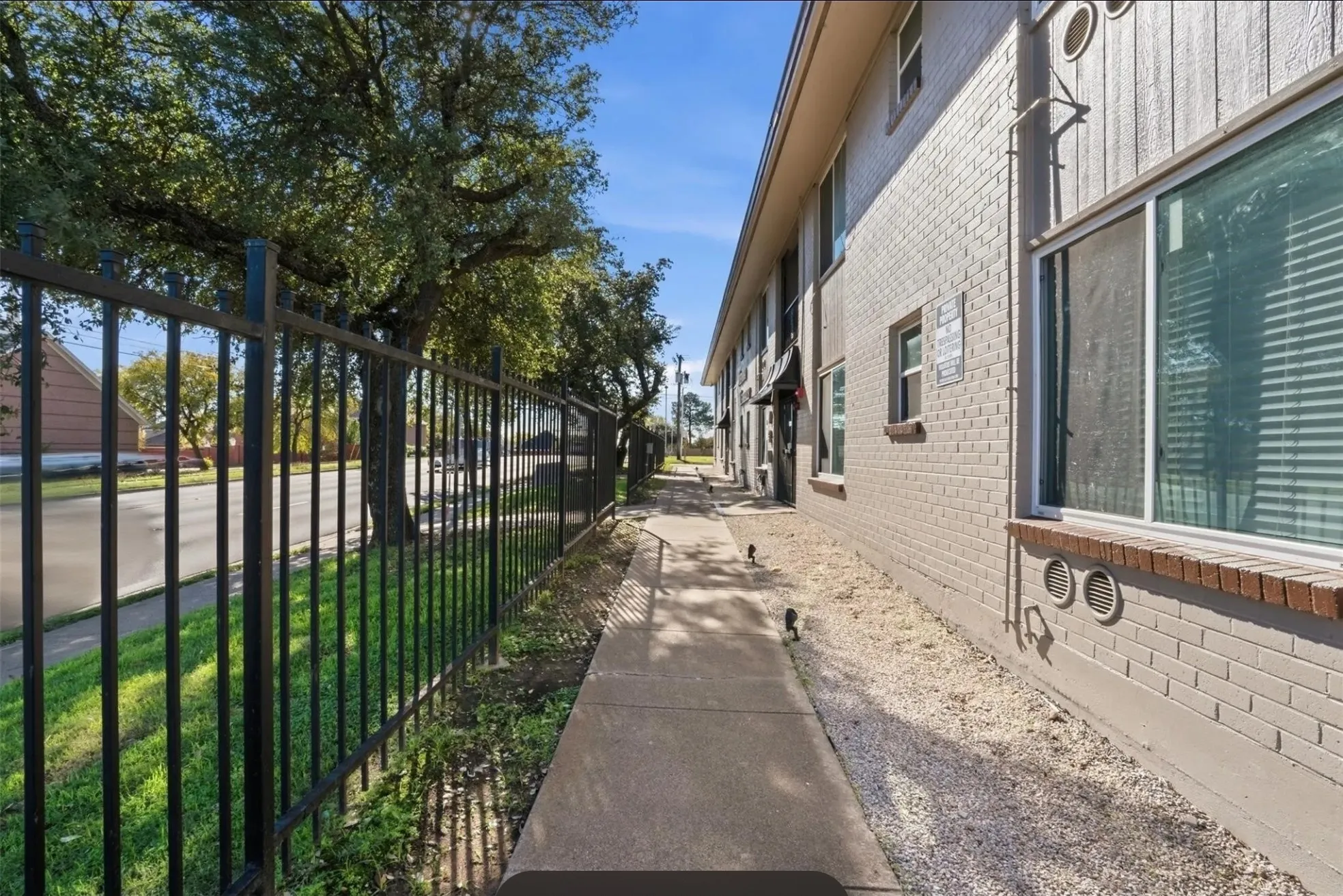 Apartment For Rent in Tarrant County , 150 S Main Street 206, Euless, Texas 76040, 1 Bedroom, 1 Bathroom, Garage spaces, 800 Sqft, built in 1964, mls#21315784, Real Estate Agent in Euless, Homes For Rent in Tarrant county, Homes For Rent in Euless, Realtor in Euless Texas, Real Estate Brokerage Independent Realty Texas, Luminita Cordes Realtor
