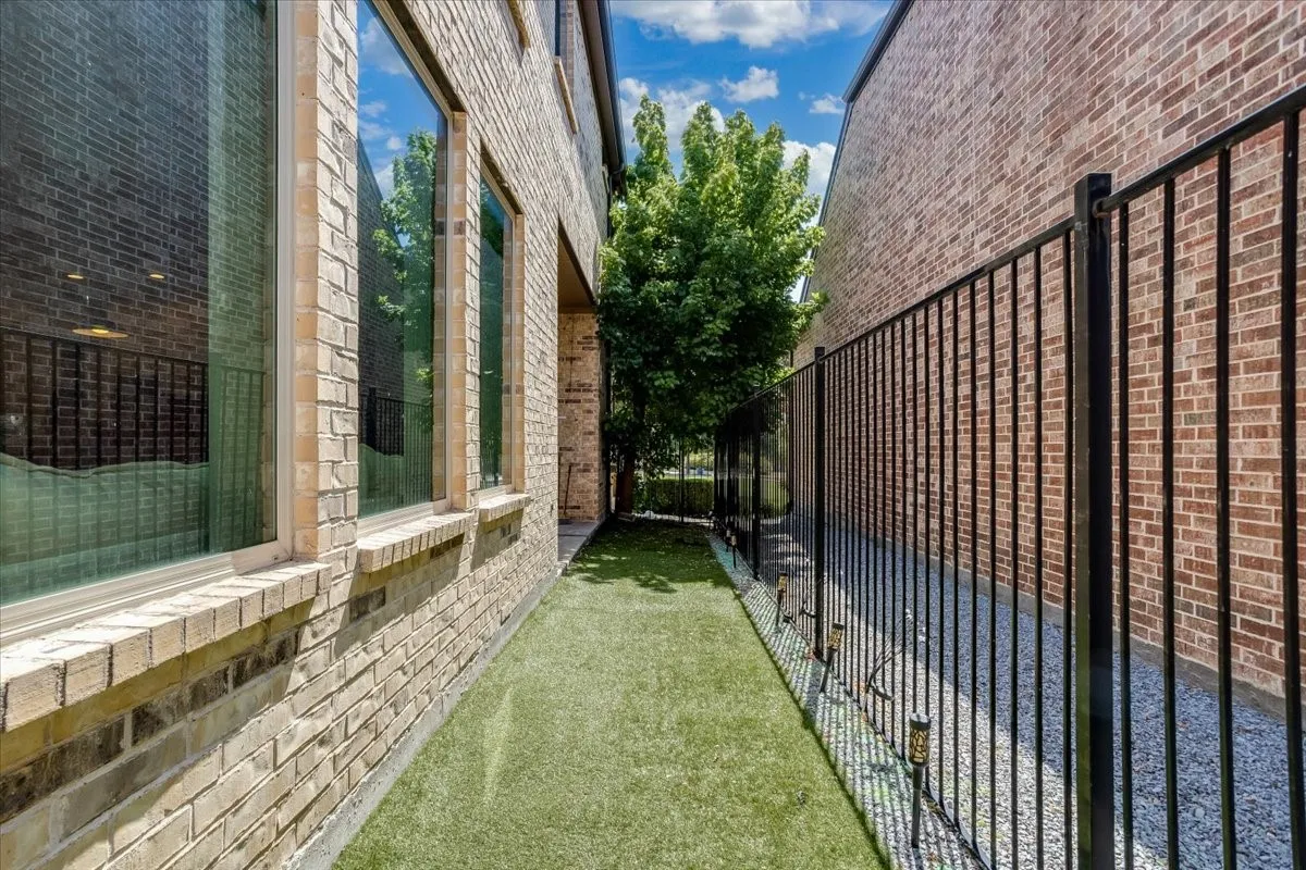 Single Family Residence For Sale in Collin County , 6105 Millie Way, Mc Kinney, Texas 75070, 3 Bedroom, 3 Bathroom, 2 Garage spaces, 2,727 Sqft, built in 2016, mls#21342525, Real Estate Agent in Mc Kinney, Homes For Sale in Collin county, Homes For Sale in Mc Kinney, Realtor in Mc Kinney Texas, Real Estate Brokerage Independent Realty Texas, Luminita Cordes Realtor