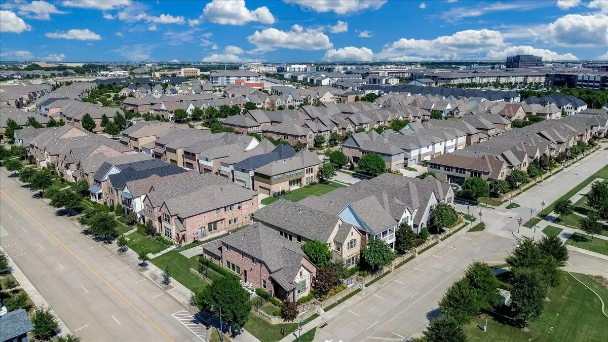 Single Family Residence For Sale in Collin County , 6105 Millie Way, Mc Kinney, Texas 75070, 3 Bedroom, 3 Bathroom, 2 Garage spaces, 2,727 Sqft, built in 2016, mls#21342525, Real Estate Agent in Mc Kinney, Homes For Sale in Collin county, Homes For Sale in Mc Kinney, Realtor in Mc Kinney Texas, Real Estate Brokerage Independent Realty Texas, Luminita Cordes Realtor