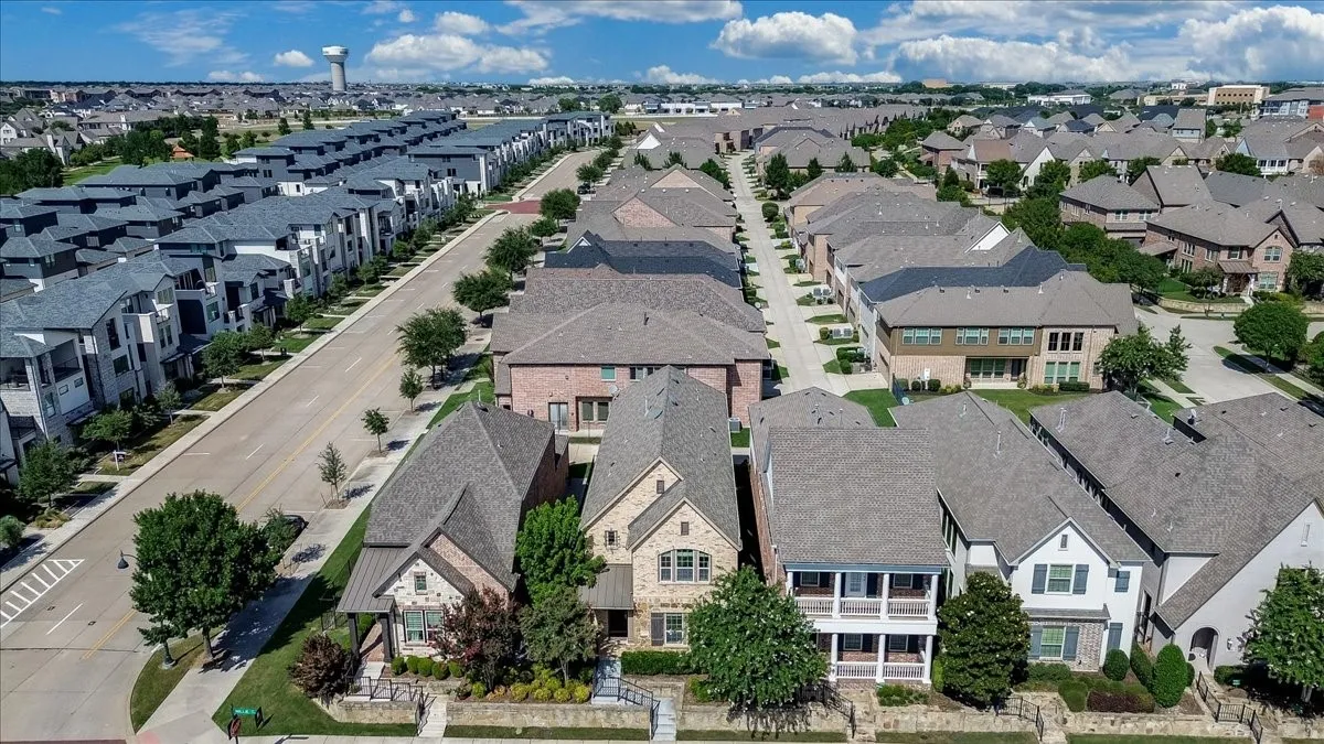 Single Family Residence For Sale in Collin County , 6105 Millie Way, Mc Kinney, Texas 75070, 3 Bedroom, 3 Bathroom, 2 Garage spaces, 2,727 Sqft, built in 2016, mls#21342525, Real Estate Agent in Mc Kinney, Homes For Sale in Collin county, Homes For Sale in Mc Kinney, Realtor in Mc Kinney Texas, Real Estate Brokerage Independent Realty Texas, Luminita Cordes Realtor