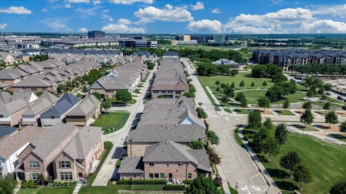 Single Family Residence For Sale in Collin County , 6105 Millie Way, Mc Kinney, Texas 75070, 3 Bedroom, 3 Bathroom, 2 Garage spaces, 2,727 Sqft, built in 2016, mls#21342525, Real Estate Agent in Mc Kinney, Homes For Sale in Collin county, Homes For Sale in Mc Kinney, Realtor in Mc Kinney Texas, Real Estate Brokerage Independent Realty Texas, Luminita Cordes Realtor