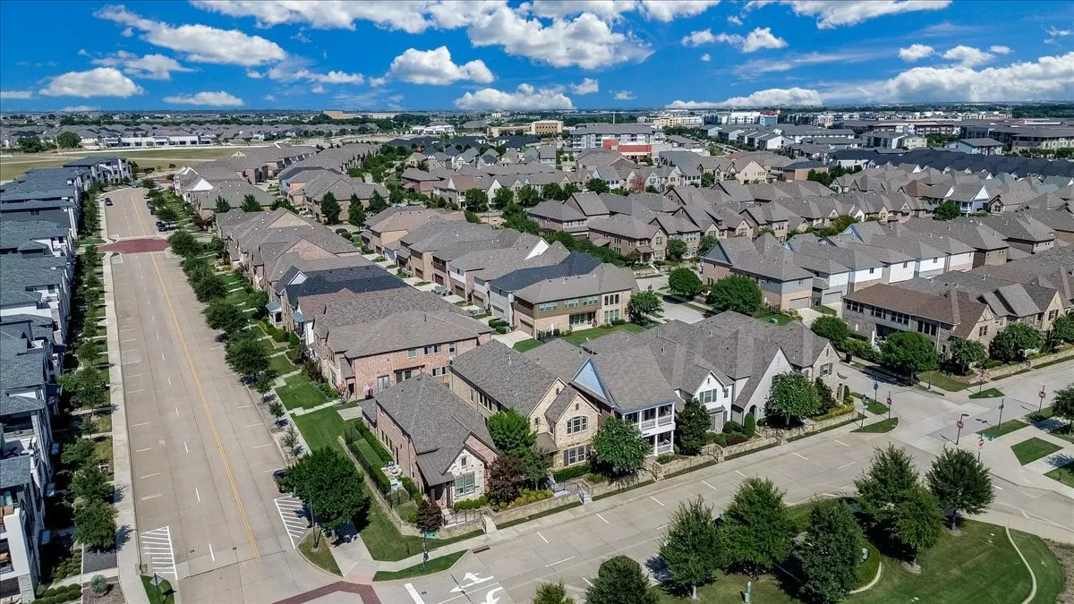 Single Family Residence For Sale in Collin County , 6105 Millie Way, Mc Kinney, Texas 75070, 3 Bedroom, 3 Bathroom, 2 Garage spaces, 2,727 Sqft, built in 2016, mls#21342525, Real Estate Agent in Mc Kinney, Homes For Sale in Collin county, Homes For Sale in Mc Kinney, Realtor in Mc Kinney Texas, Real Estate Brokerage Independent Realty Texas, Luminita Cordes Realtor