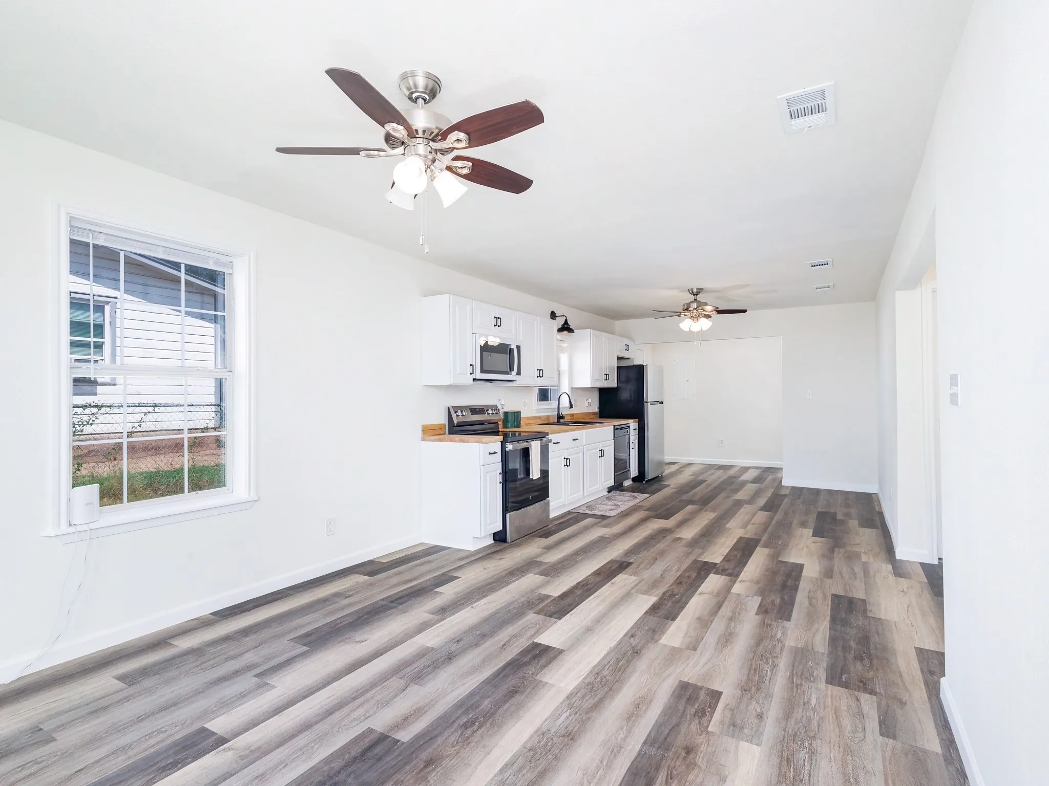Single Family Residence For Sale in Coleman County , 904 W 1st Street, Coleman, Texas 76834, 3 Bedroom, 2 Bathroom, Garage spaces, 1,056 Sqft, built in 1950, mls#21338348, Real Estate Agent in Coleman, Homes For Sale in Coleman county, Homes For Sale in Coleman, Realtor in Coleman Texas, Real Estate Brokerage Independent Realty Texas, Luminita Cordes Realtor