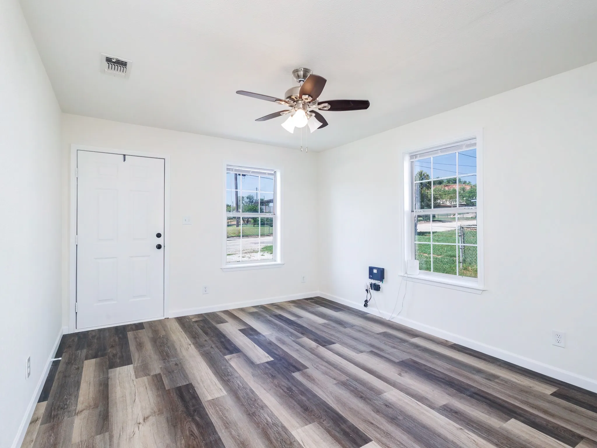 Single Family Residence For Sale in Coleman County , 904 W 1st Street, Coleman, Texas 76834, 3 Bedroom, 2 Bathroom, Garage spaces, 1,056 Sqft, built in 1950, mls#21338348, Real Estate Agent in Coleman, Homes For Sale in Coleman county, Homes For Sale in Coleman, Realtor in Coleman Texas, Real Estate Brokerage Independent Realty Texas, Luminita Cordes Realtor