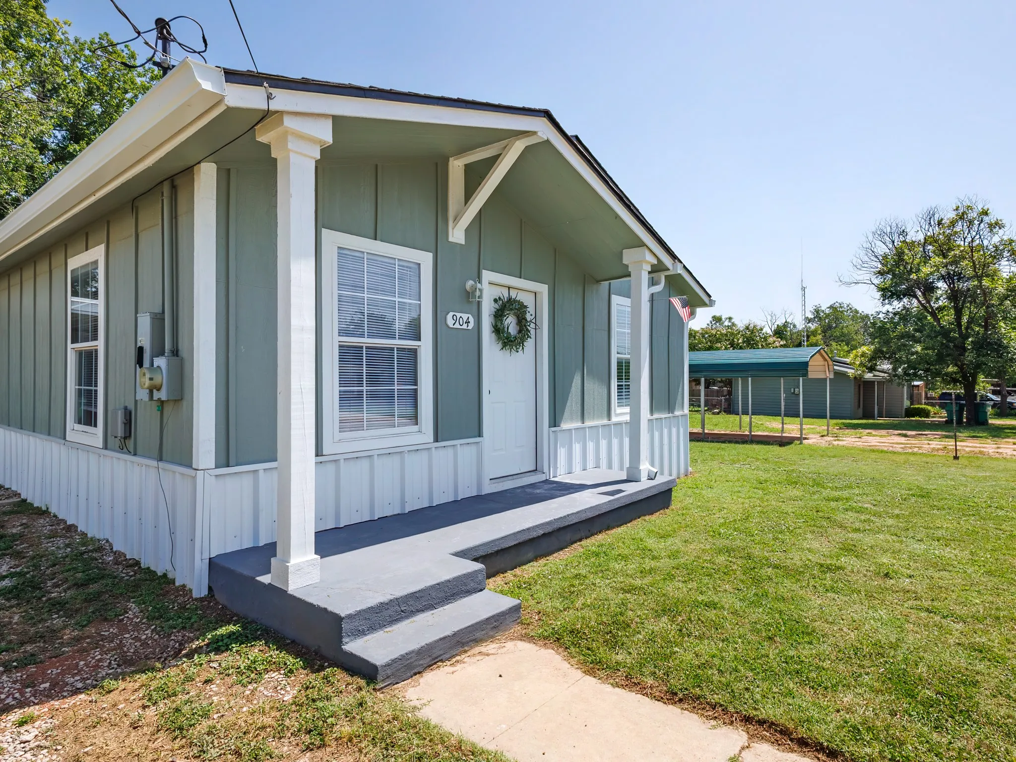 Single Family Residence For Sale in Coleman County , 904 W 1st Street, Coleman, Texas 76834, 3 Bedroom, 2 Bathroom, Garage spaces, 1,056 Sqft, built in 1950, mls#21338348, Real Estate Agent in Coleman, Homes For Sale in Coleman county, Homes For Sale in Coleman, Realtor in Coleman Texas, Real Estate Brokerage Independent Realty Texas, Luminita Cordes Realtor