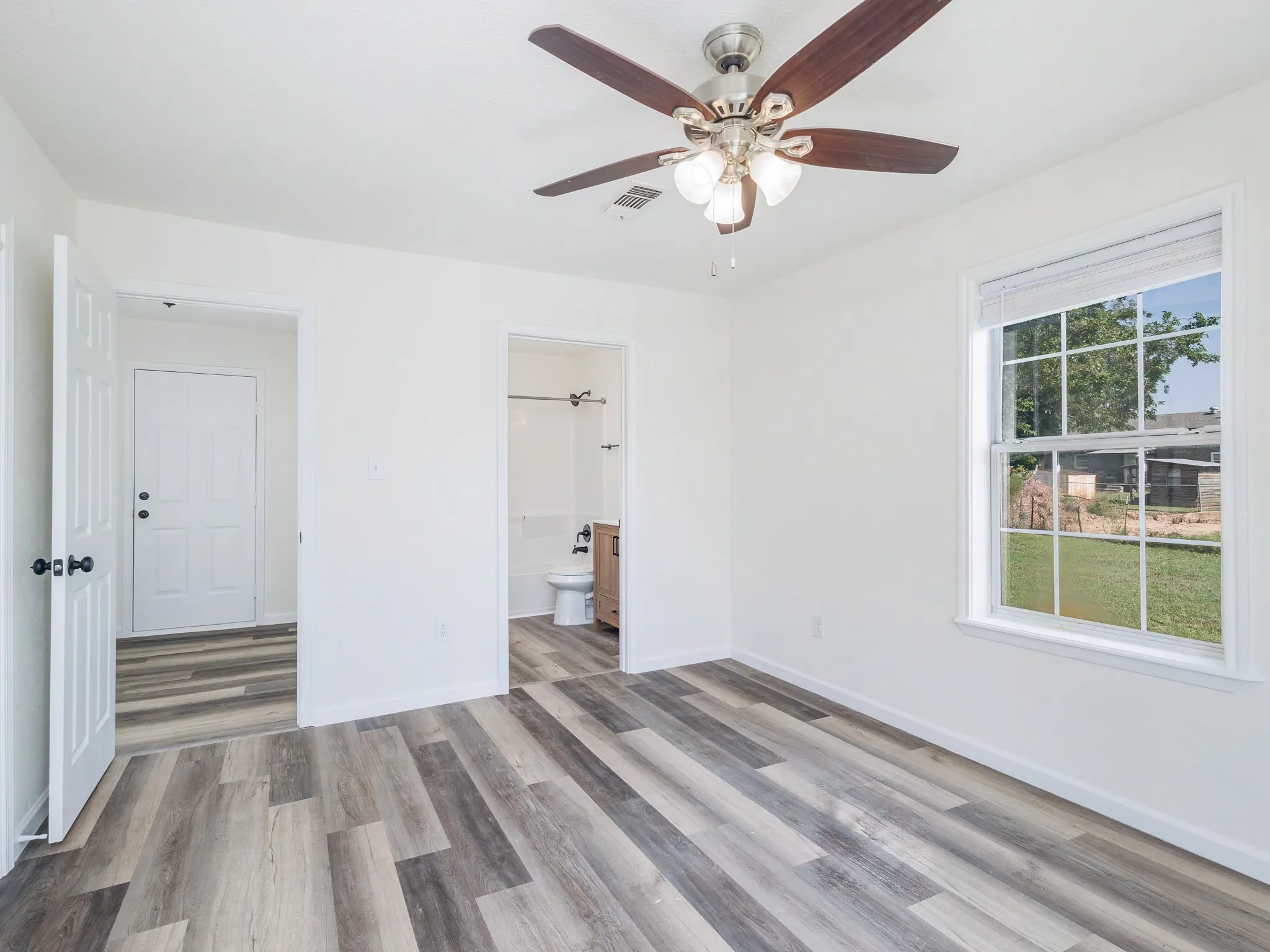 Single Family Residence For Sale in Coleman County , 904 W 1st Street, Coleman, Texas 76834, 3 Bedroom, 2 Bathroom, Garage spaces, 1,056 Sqft, built in 1950, mls#21338348, Real Estate Agent in Coleman, Homes For Sale in Coleman county, Homes For Sale in Coleman, Realtor in Coleman Texas, Real Estate Brokerage Independent Realty Texas, Luminita Cordes Realtor