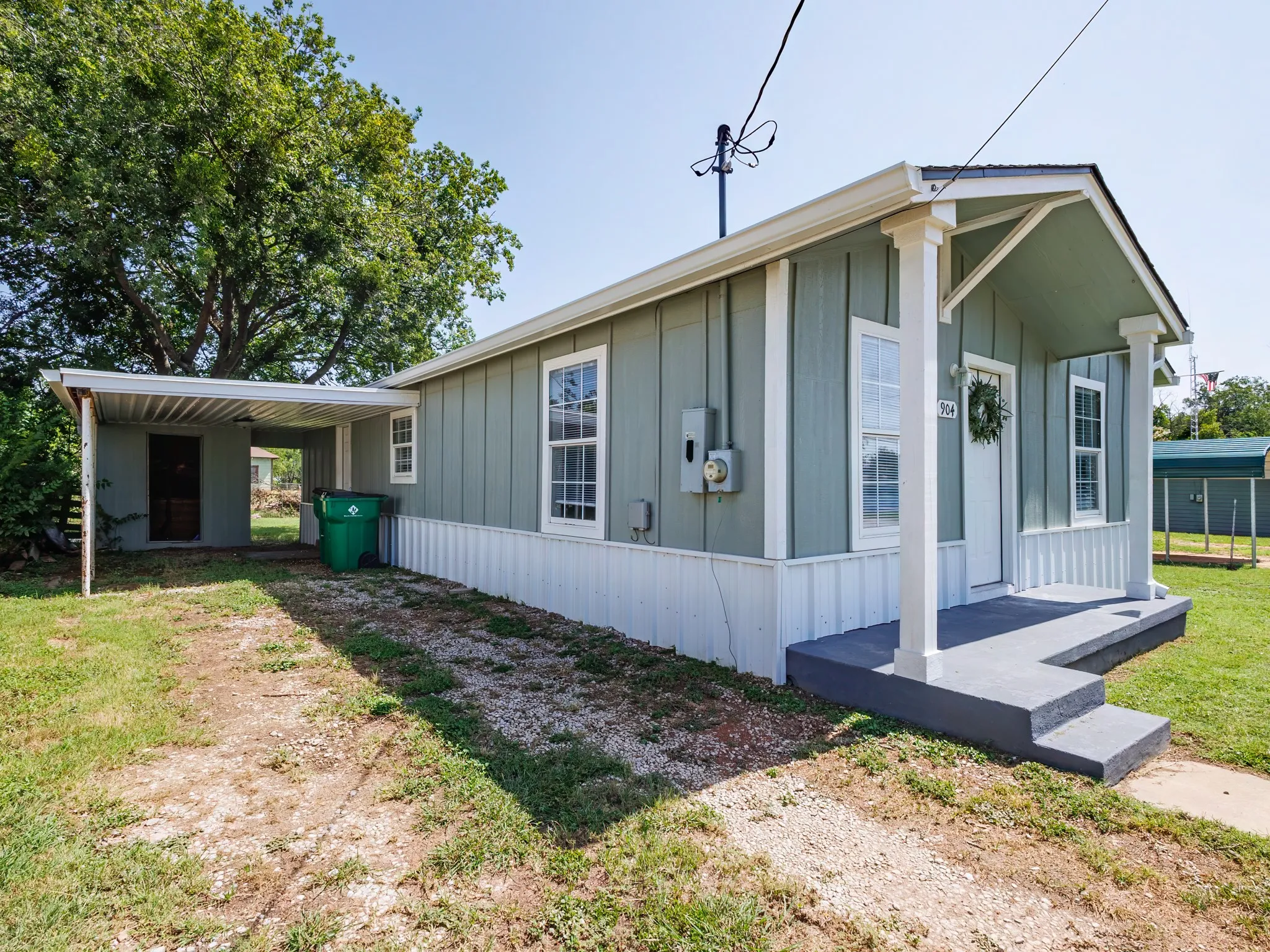 Single Family Residence For Sale in Coleman County , 904 W 1st Street, Coleman, Texas 76834, 3 Bedroom, 2 Bathroom, Garage spaces, 1,056 Sqft, built in 1950, mls#21338348, Real Estate Agent in Coleman, Homes For Sale in Coleman county, Homes For Sale in Coleman, Realtor in Coleman Texas, Real Estate Brokerage Independent Realty Texas, Luminita Cordes Realtor