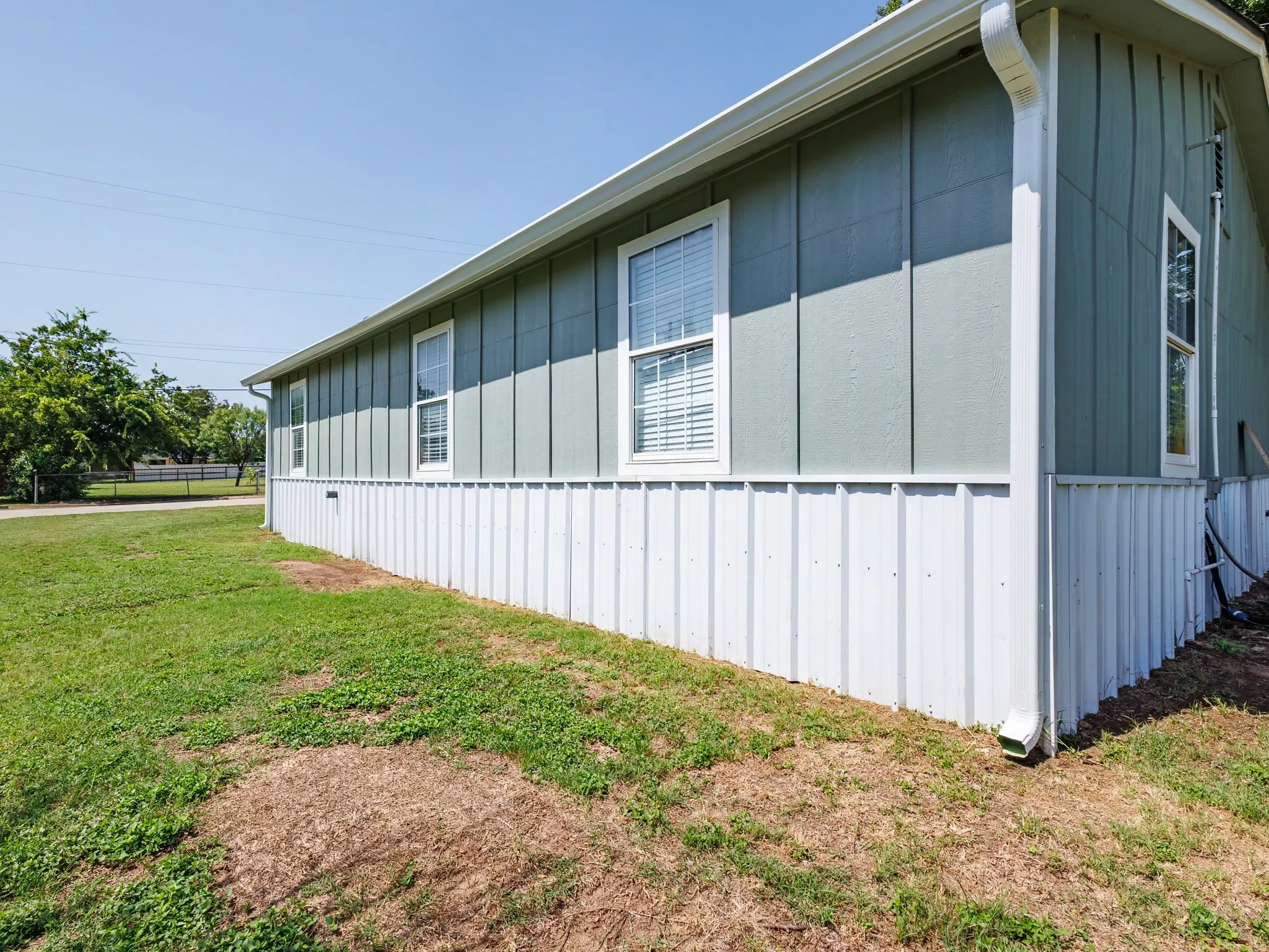 Single Family Residence For Sale in Coleman County , 904 W 1st Street, Coleman, Texas 76834, 3 Bedroom, 2 Bathroom, Garage spaces, 1,056 Sqft, built in 1950, mls#21338348, Real Estate Agent in Coleman, Homes For Sale in Coleman county, Homes For Sale in Coleman, Realtor in Coleman Texas, Real Estate Brokerage Independent Realty Texas, Luminita Cordes Realtor