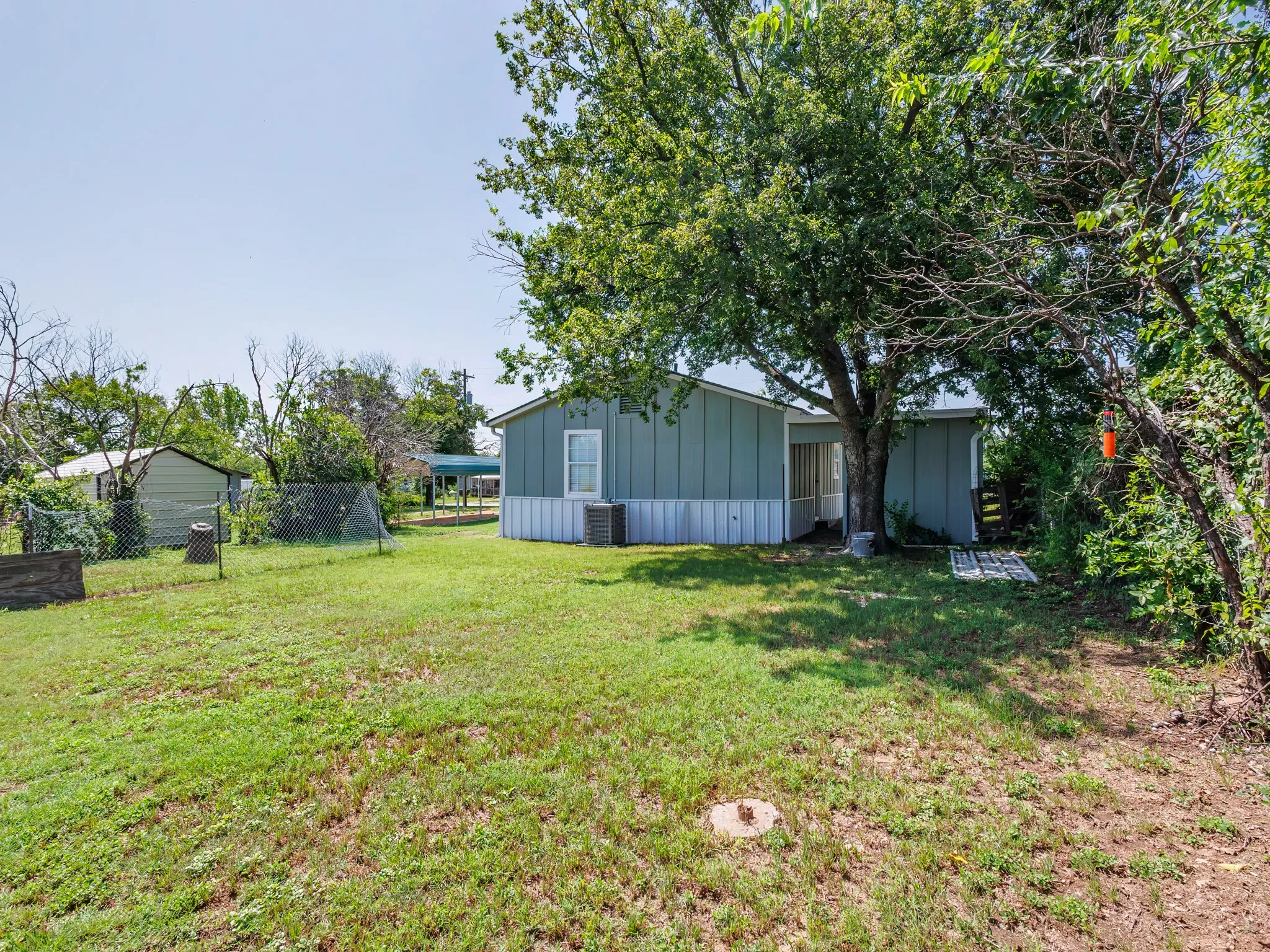 Single Family Residence For Sale in Coleman County , 904 W 1st Street, Coleman, Texas 76834, 3 Bedroom, 2 Bathroom, Garage spaces, 1,056 Sqft, built in 1950, mls#21338348, Real Estate Agent in Coleman, Homes For Sale in Coleman county, Homes For Sale in Coleman, Realtor in Coleman Texas, Real Estate Brokerage Independent Realty Texas, Luminita Cordes Realtor