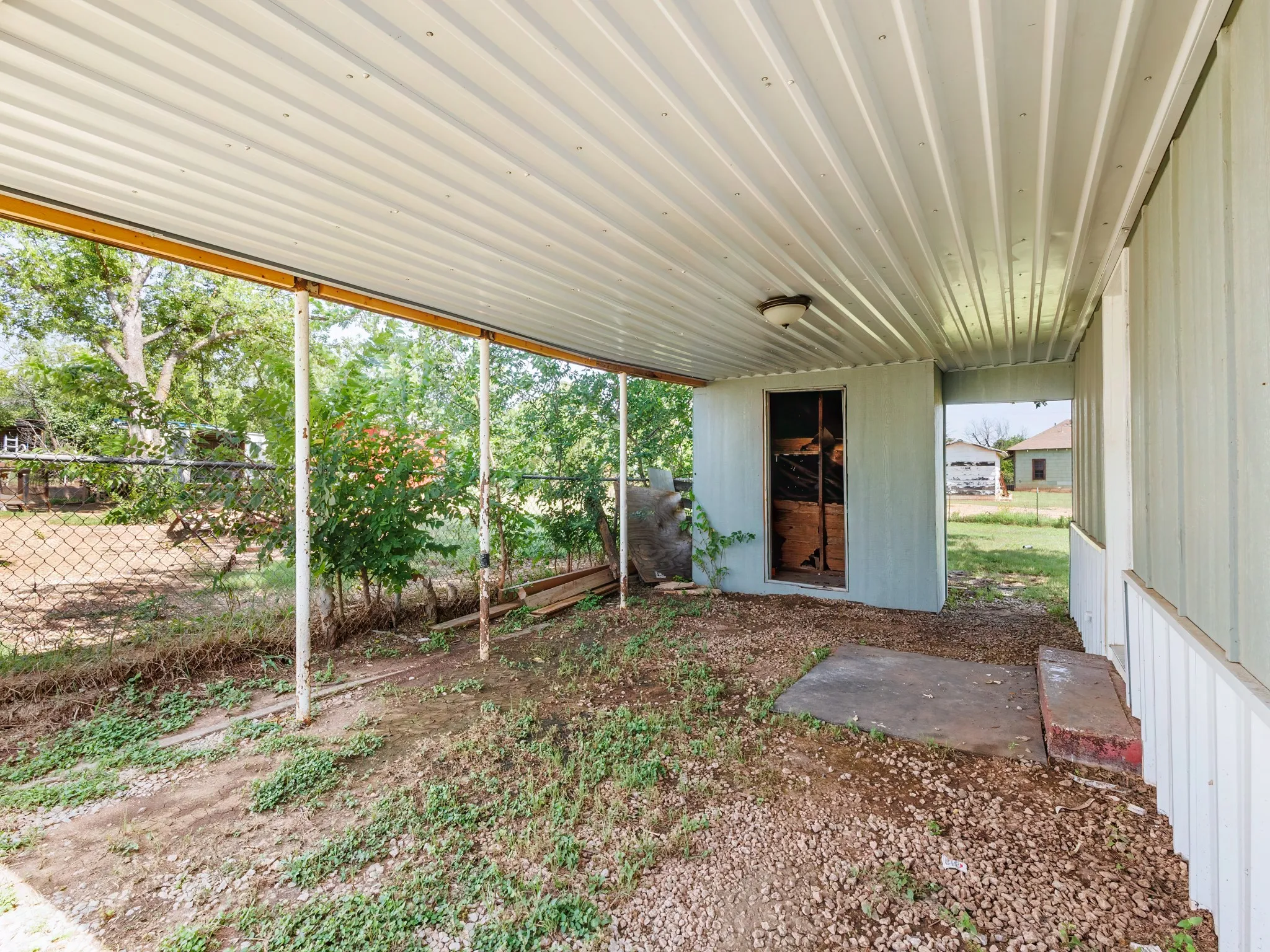 Single Family Residence For Sale in Coleman County , 904 W 1st Street, Coleman, Texas 76834, 3 Bedroom, 2 Bathroom, Garage spaces, 1,056 Sqft, built in 1950, mls#21338348, Real Estate Agent in Coleman, Homes For Sale in Coleman county, Homes For Sale in Coleman, Realtor in Coleman Texas, Real Estate Brokerage Independent Realty Texas, Luminita Cordes Realtor