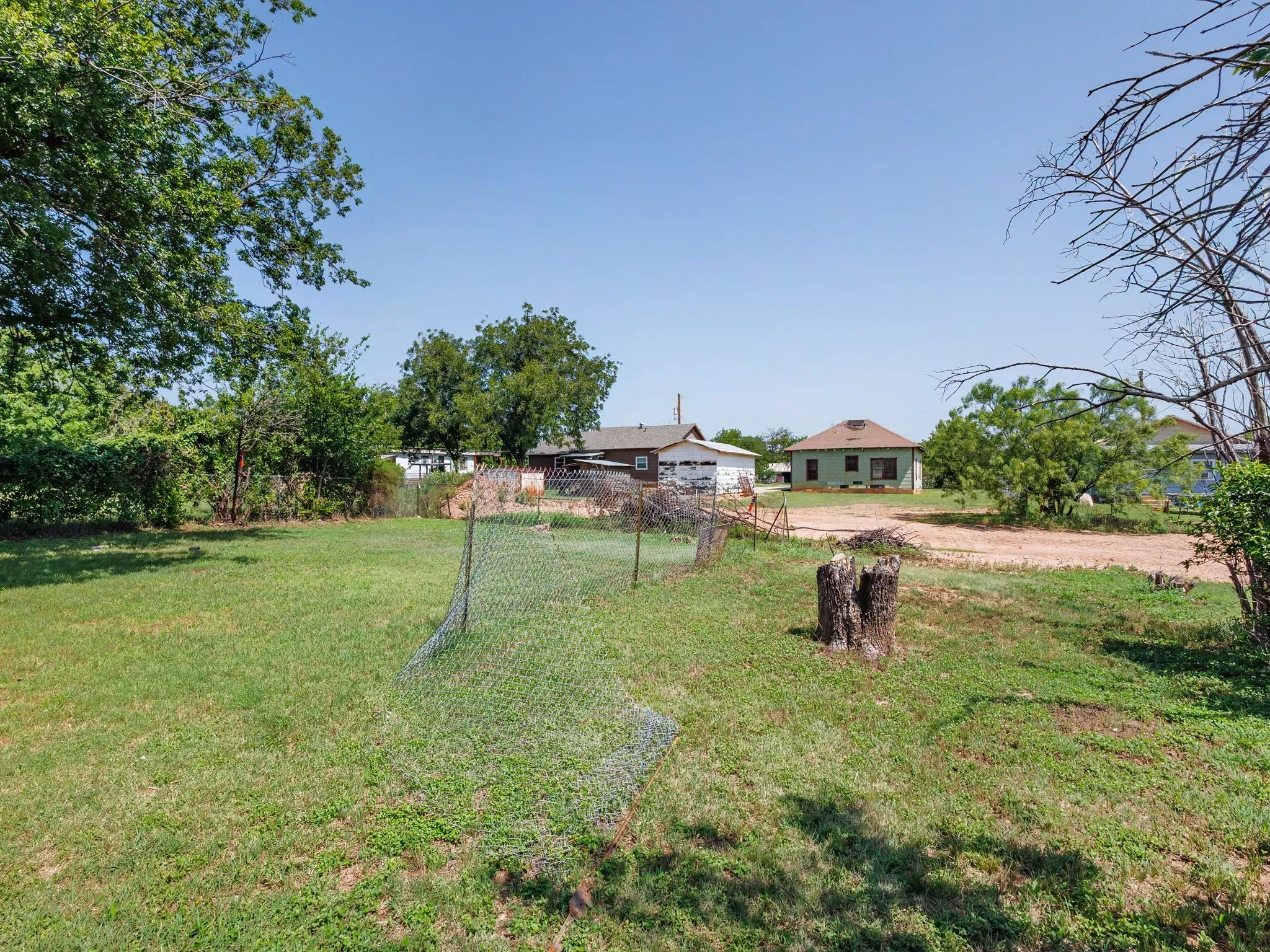 Single Family Residence For Sale in Coleman County , 904 W 1st Street, Coleman, Texas 76834, 3 Bedroom, 2 Bathroom, Garage spaces, 1,056 Sqft, built in 1950, mls#21338348, Real Estate Agent in Coleman, Homes For Sale in Coleman county, Homes For Sale in Coleman, Realtor in Coleman Texas, Real Estate Brokerage Independent Realty Texas, Luminita Cordes Realtor